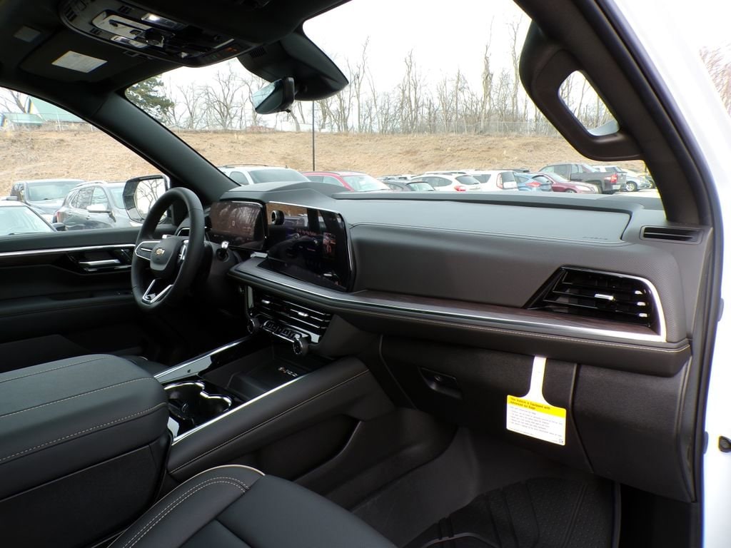 2026 Chevrolet Suburban Premier - Photo 17