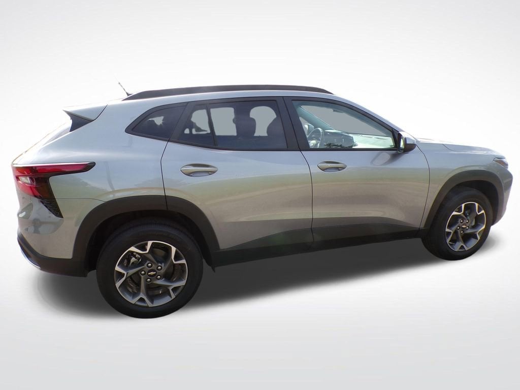 2026 Chevrolet Trax LT - Photo 8
