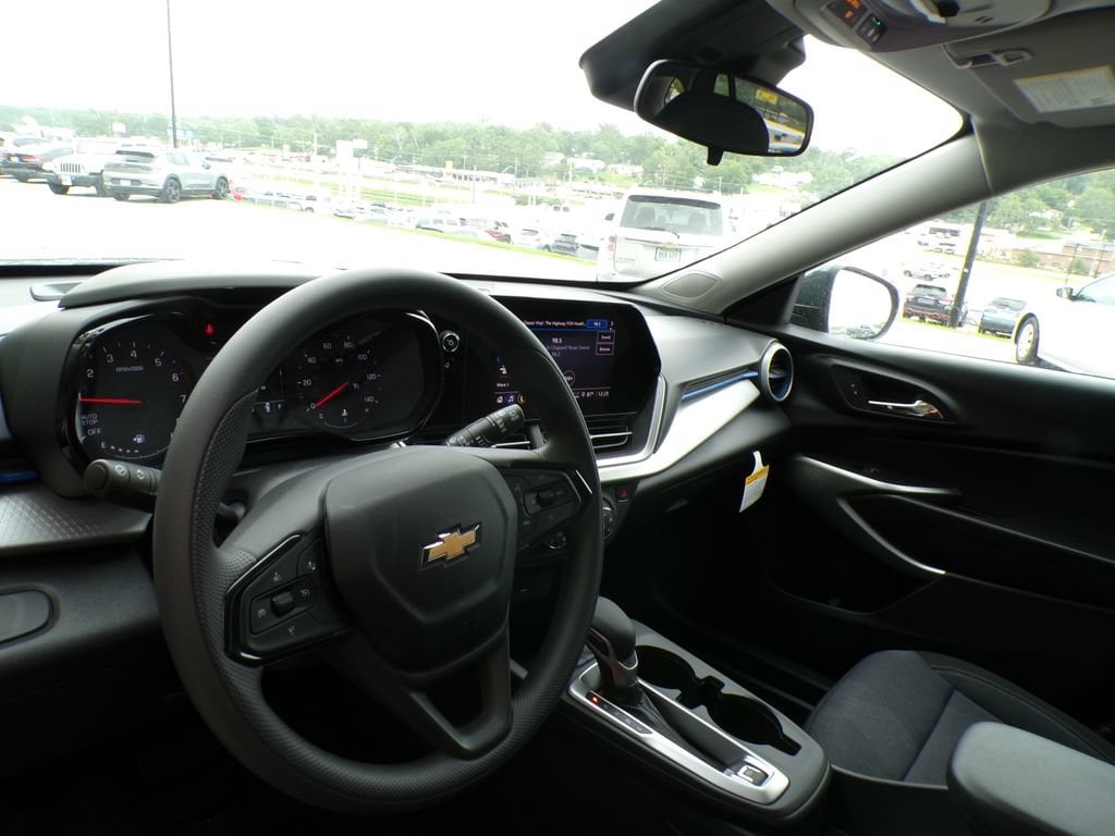 2026 Chevrolet Trax LS - Photo 9
