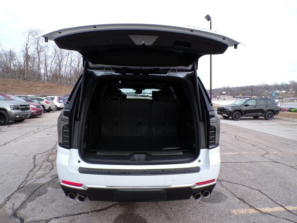 2026 Chevrolet Suburban Premier - Photo 7