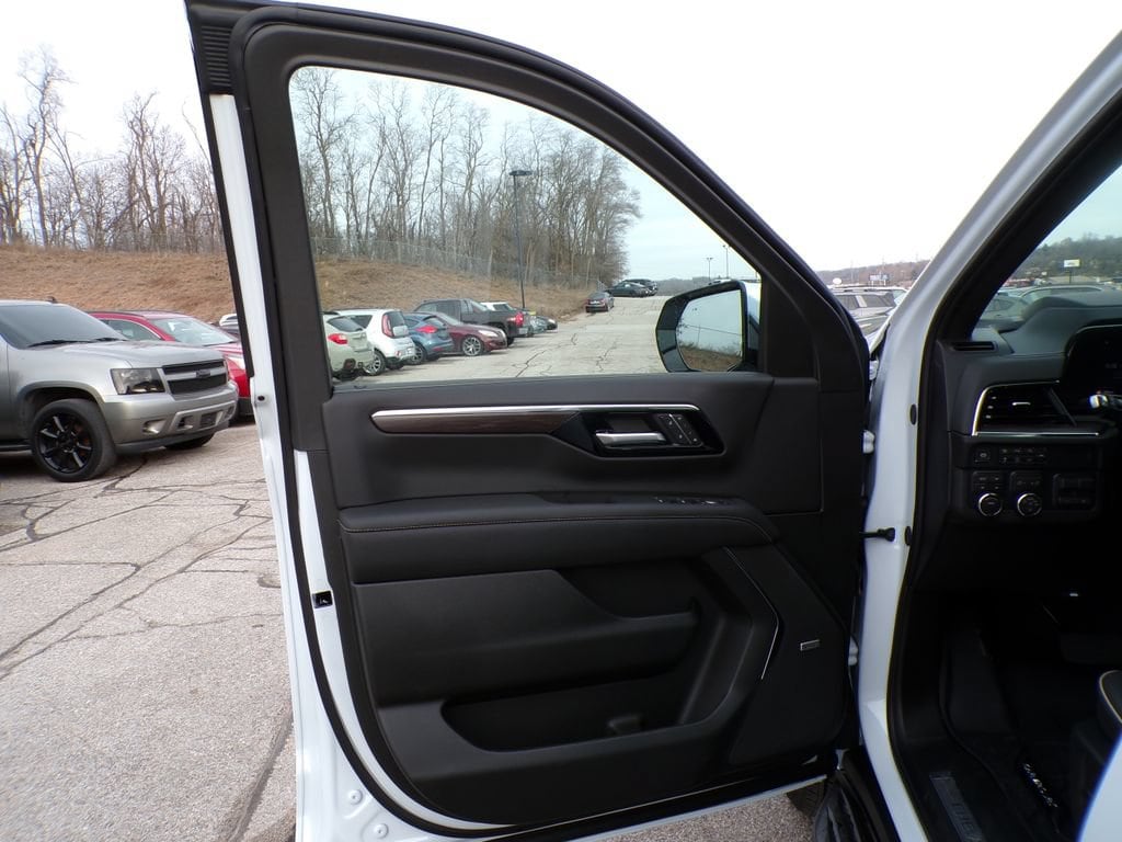 2026 Chevrolet Suburban Premier - Photo 13