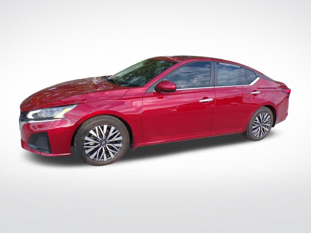 Used 2024 Nissan Altima 2.5 SV