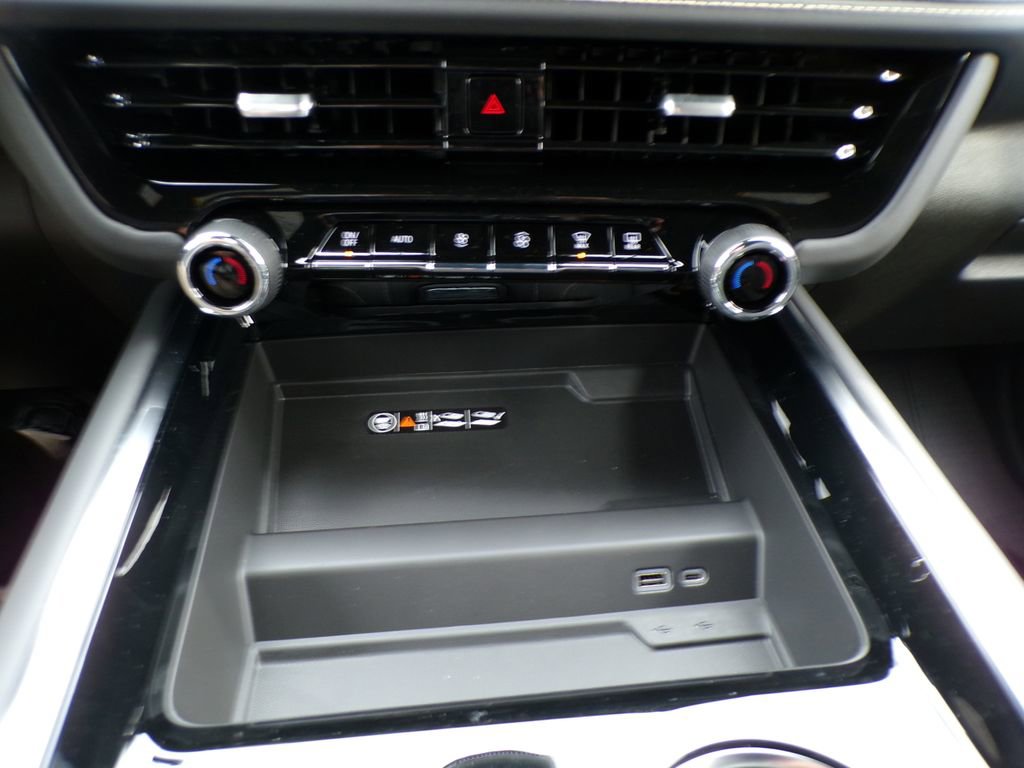 2026 Chevrolet Suburban Premier - Photo 30