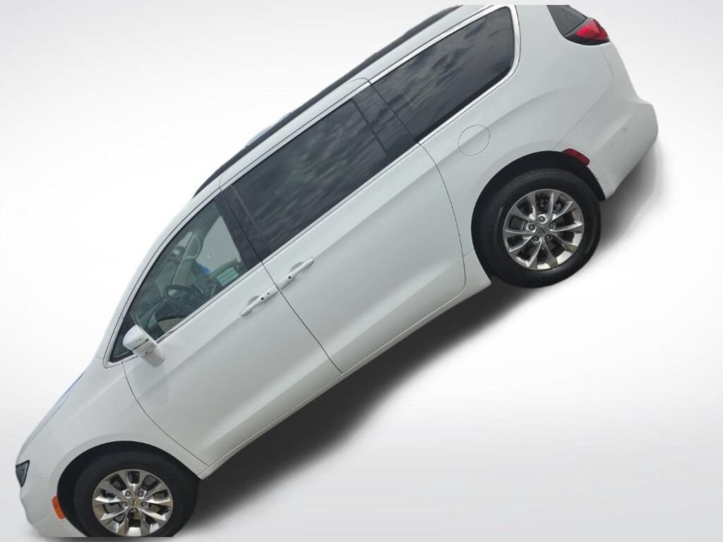 Used 2022 Chrysler Pacifica Touring L