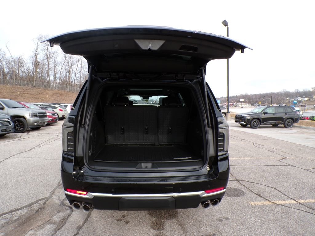 2026 Chevrolet Suburban Premier - Photo 7