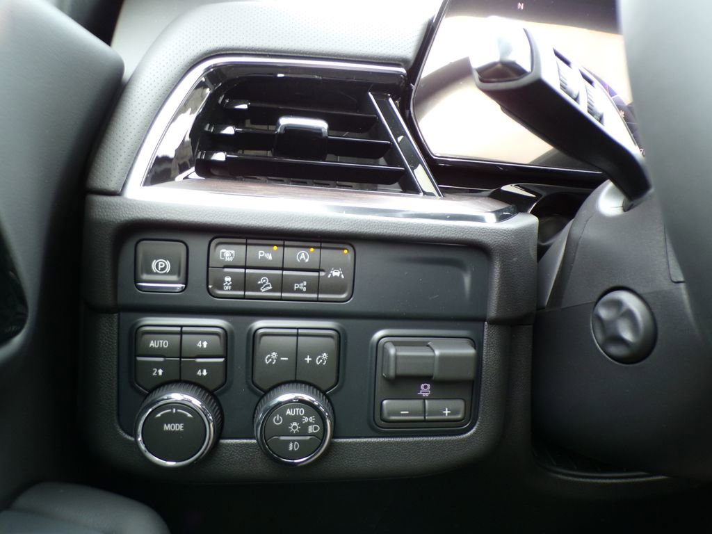 2026 Chevrolet Suburban Premier - Photo 23