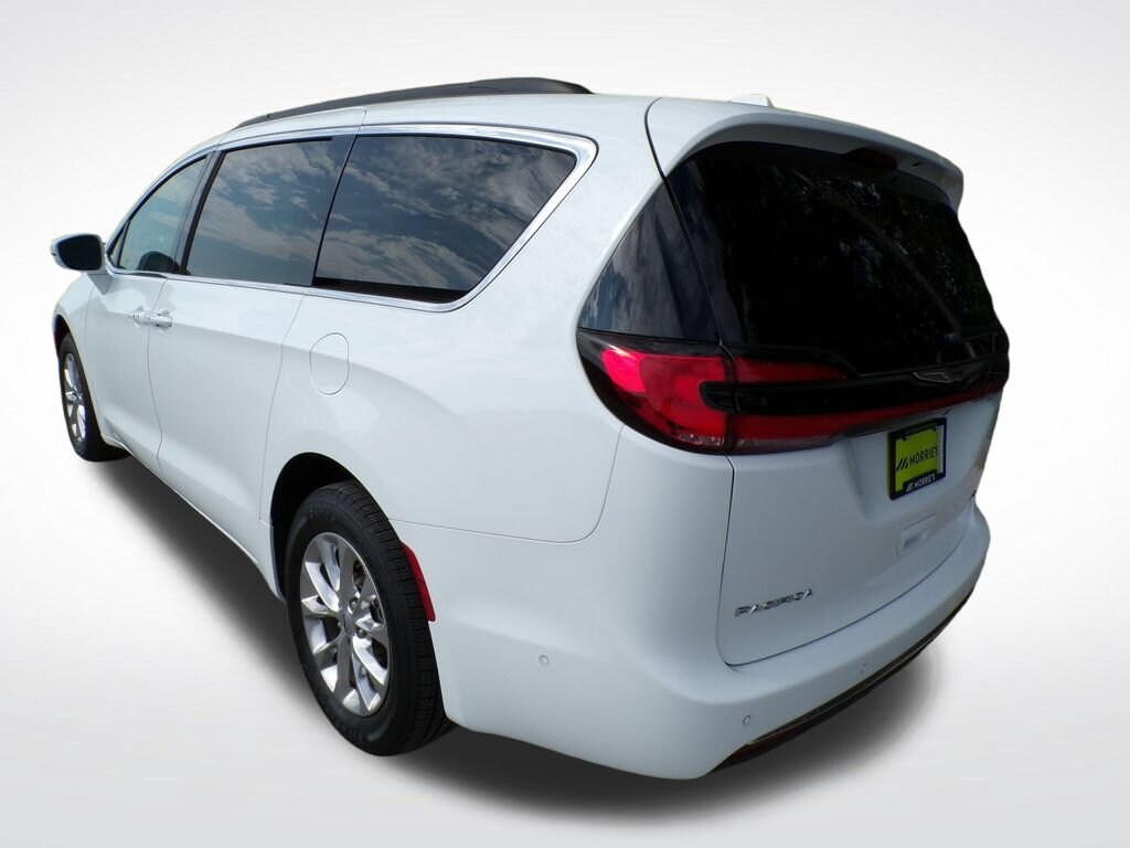 Used 2022 Chrysler Pacifica Touring L