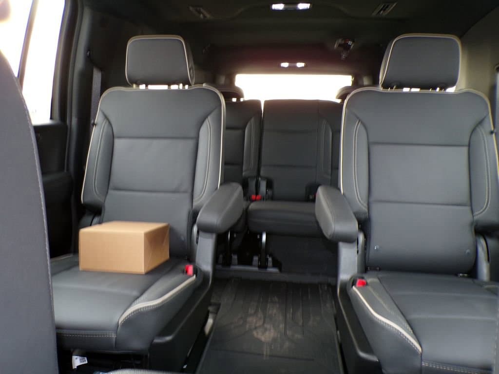 2026 Chevrolet Suburban Premier - Photo 9