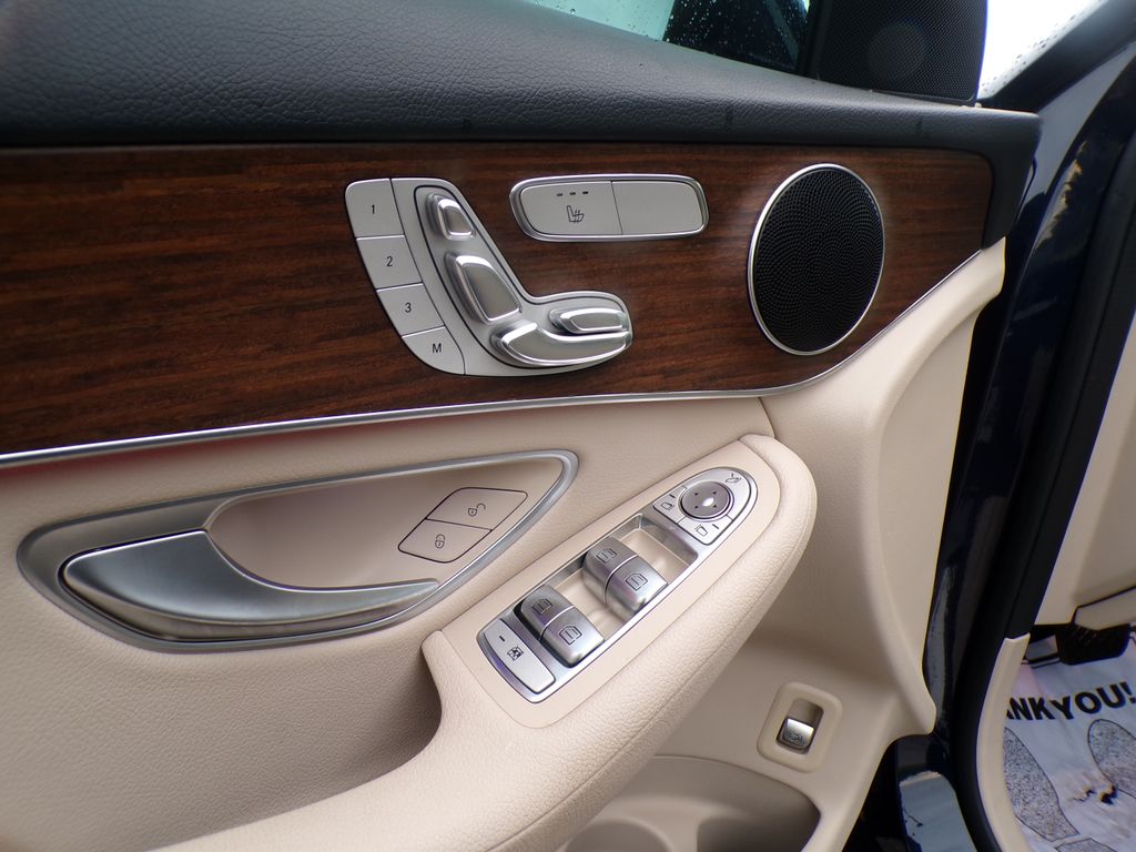 2021 Mercedes-Benz GLC GLC300 - Photo 24