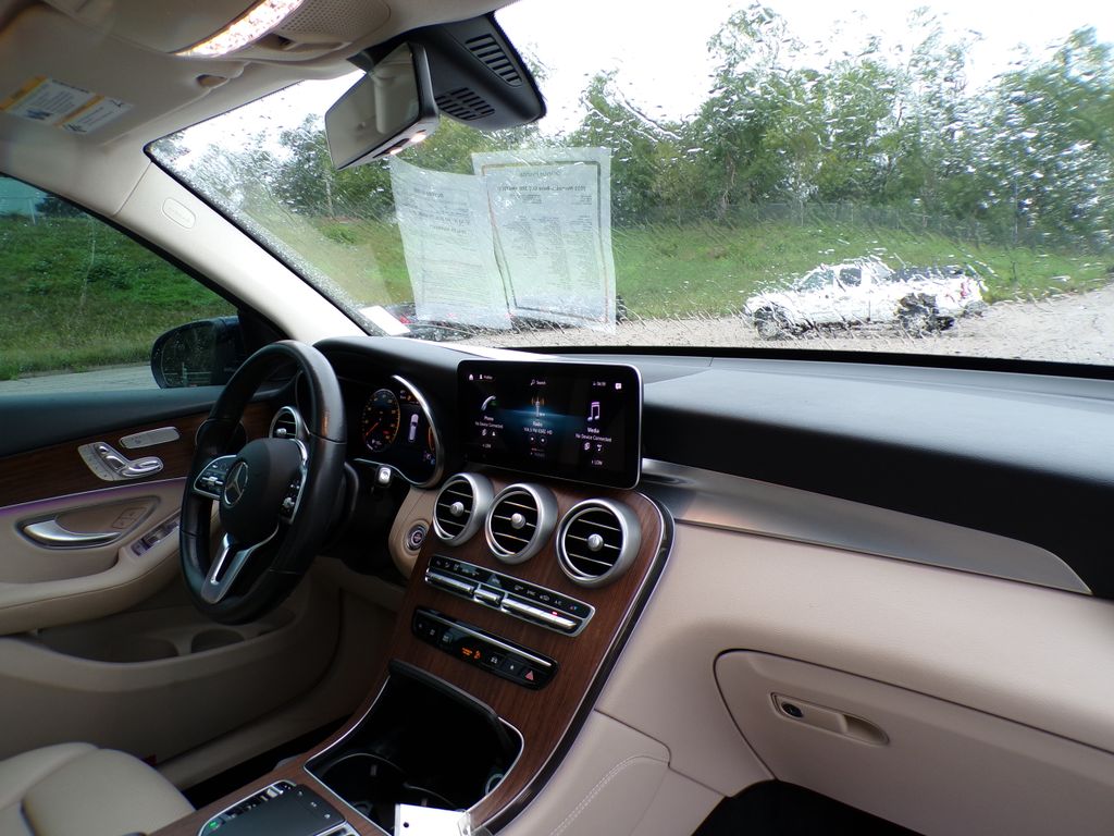 2021 Mercedes-Benz GLC GLC300 - Photo 12