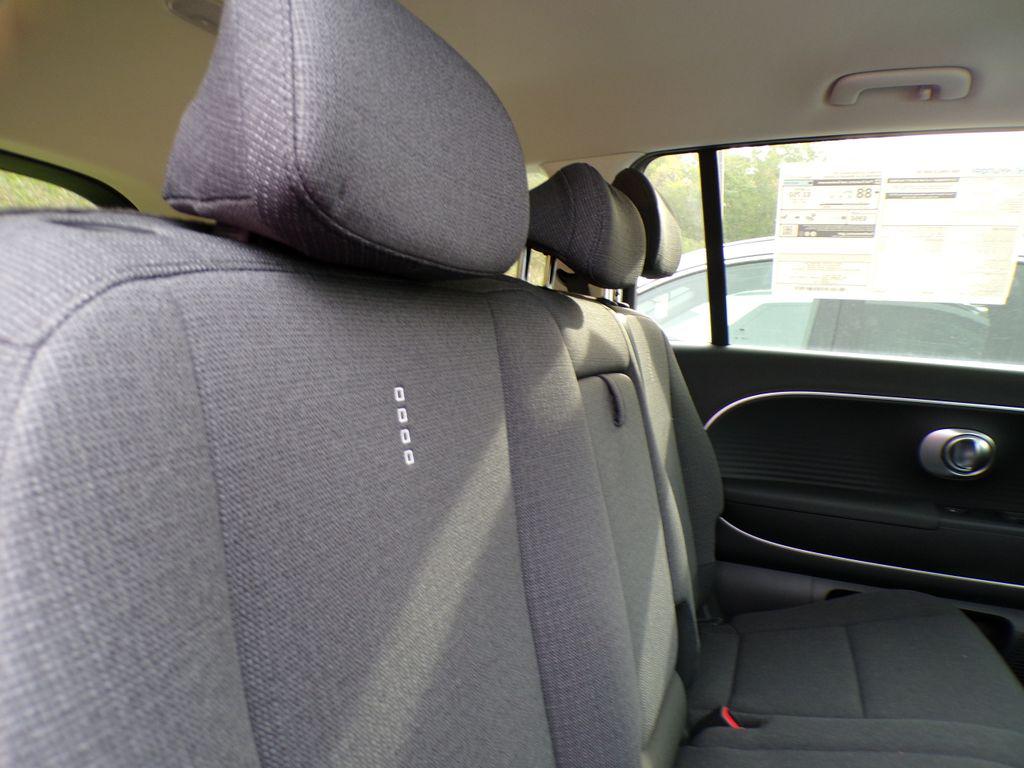 2026 Hyundai IONIQ 9 SE - Photo 30