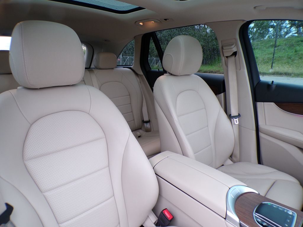 2021 Mercedes-Benz GLC GLC300 - Photo 13