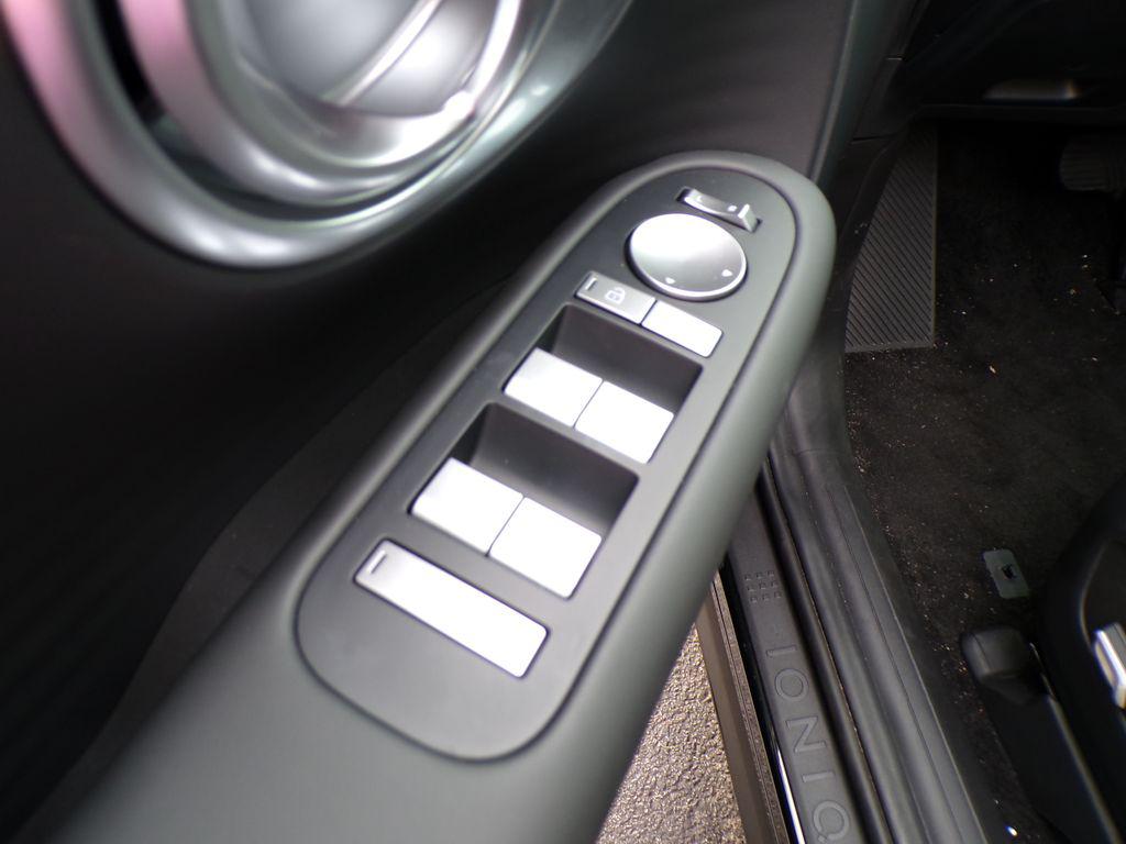 2026 Hyundai IONIQ 9 SE - Photo 18