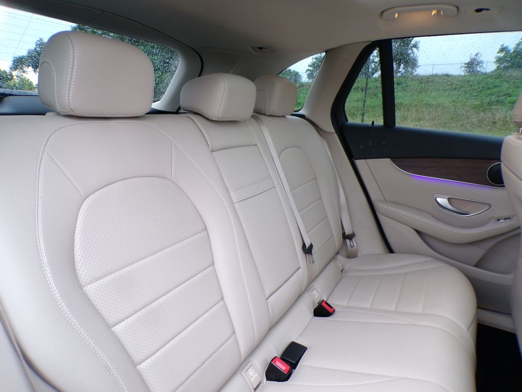 2021 Mercedes-Benz GLC GLC300 - Photo 18