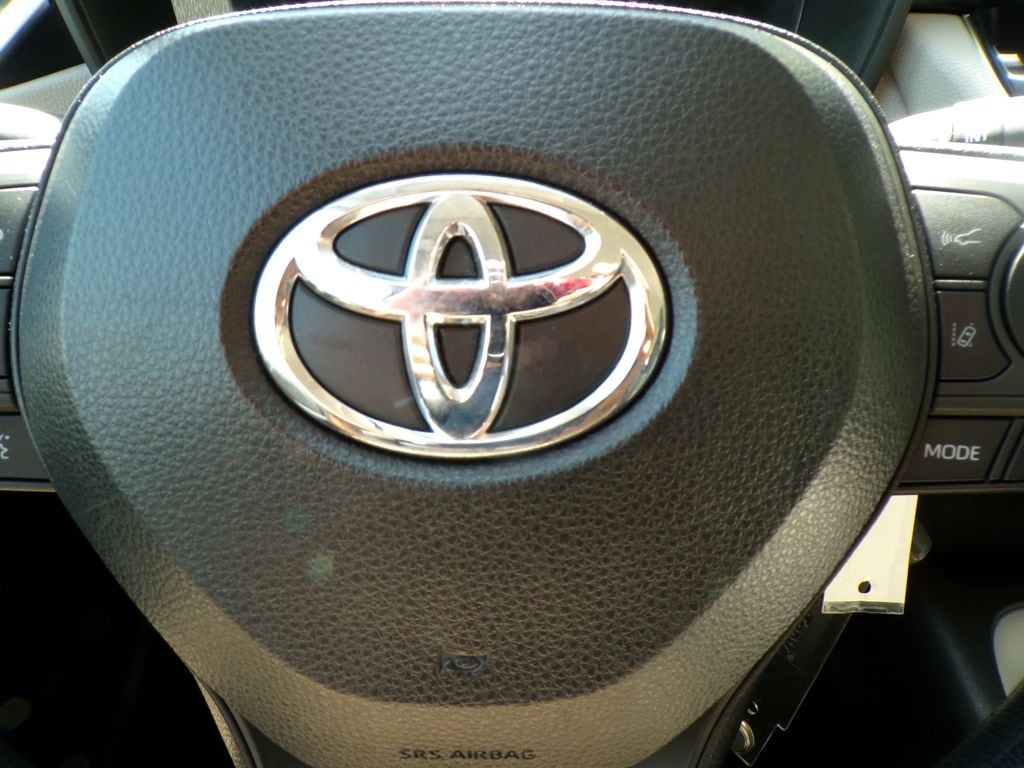 2021 Toyota Corolla LE - Photo 32