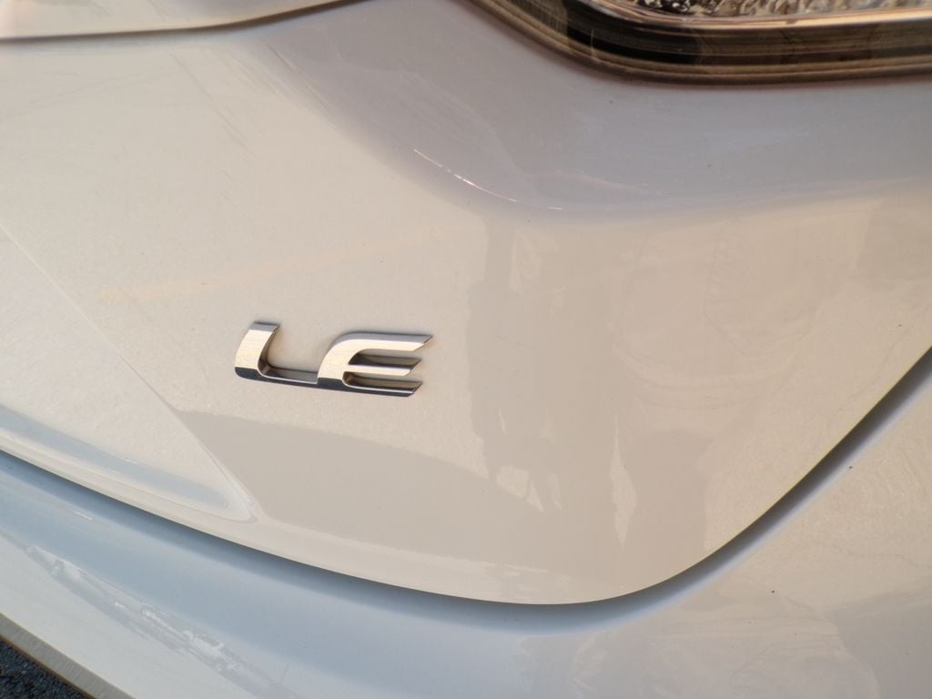 2021 Toyota Corolla LE - Photo 16
