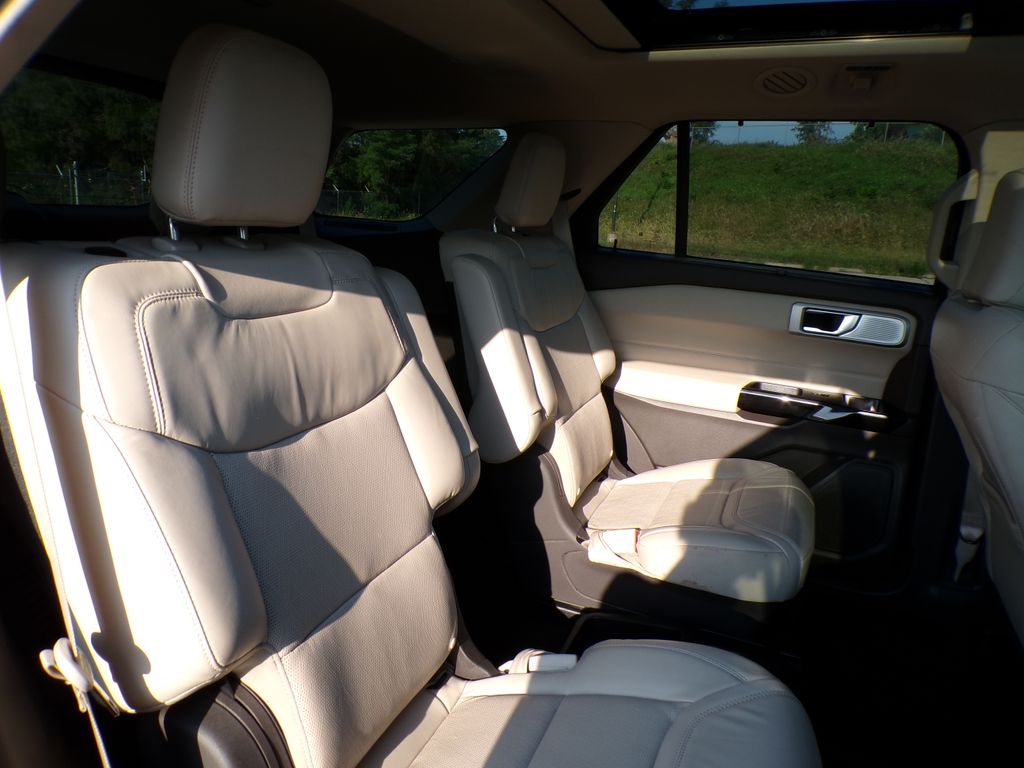 2021 Ford Explorer Platinum - Photo 19