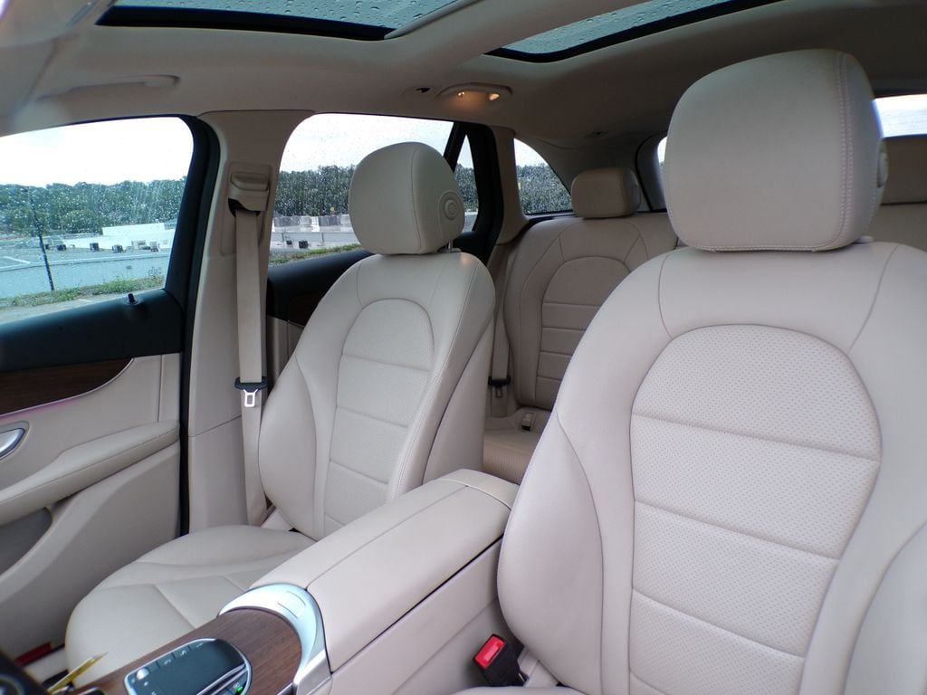 2021 Mercedes-Benz GLC GLC300 - Photo 11