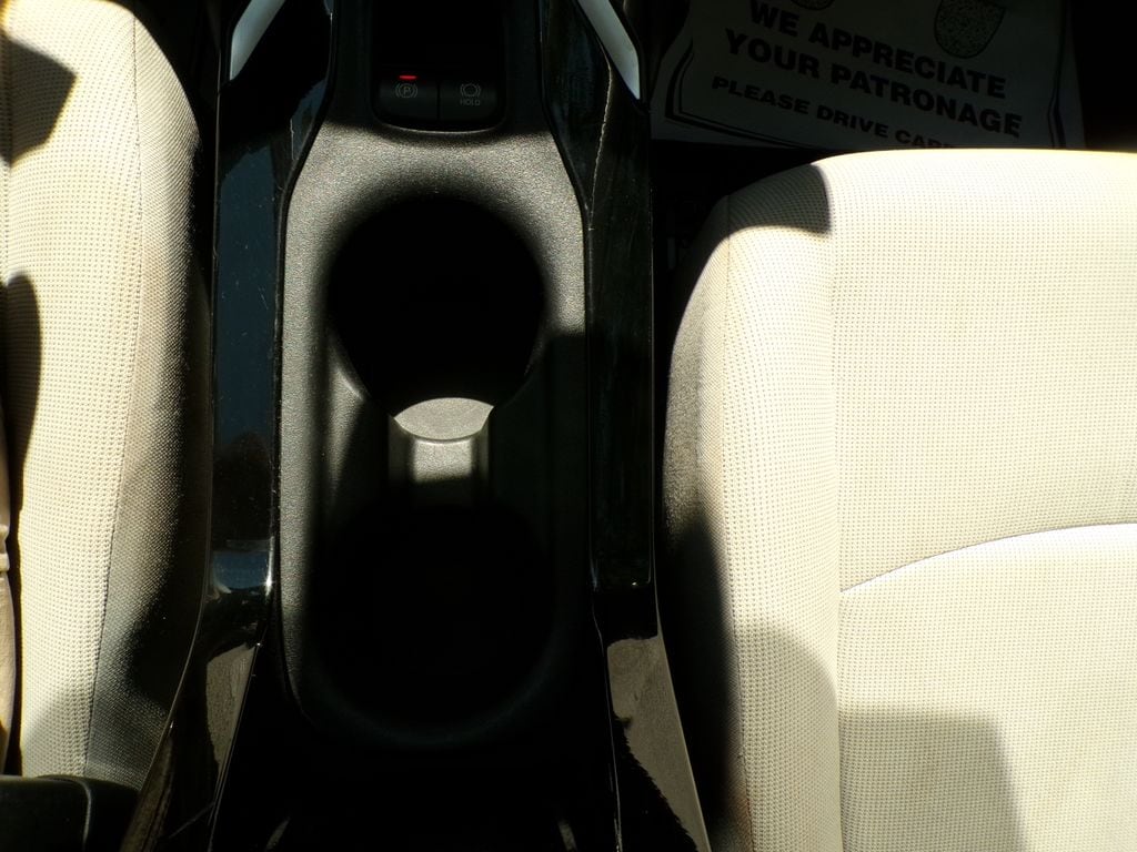 2021 Toyota Corolla LE - Photo 28