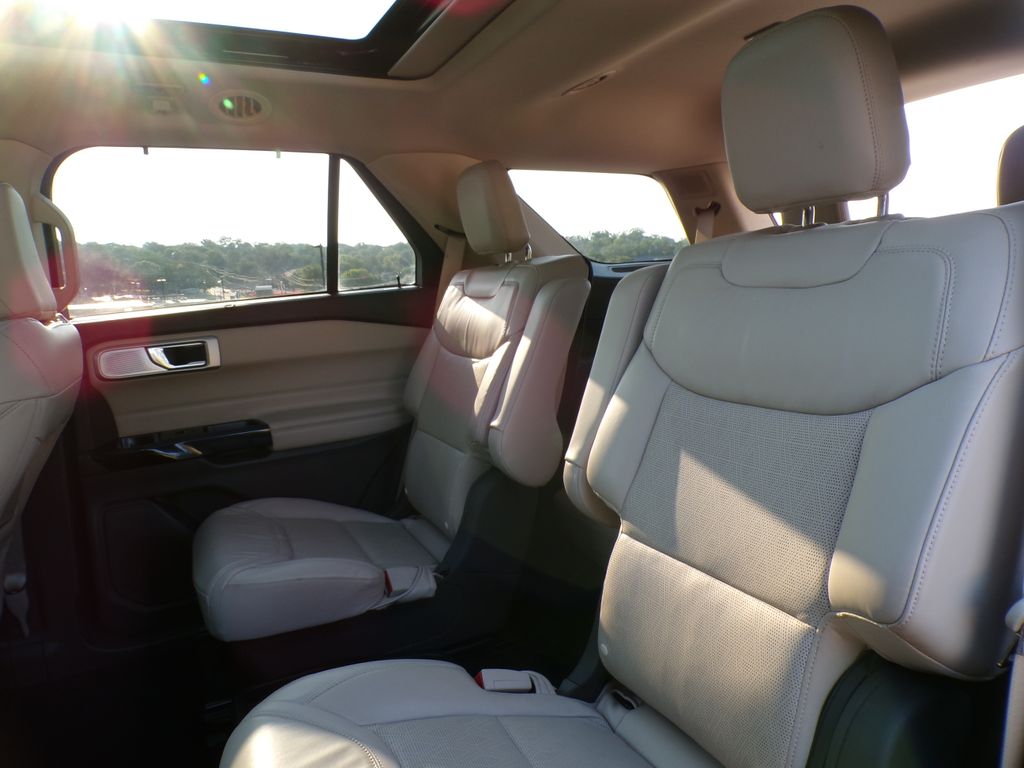 2021 Ford Explorer Platinum - Photo 16