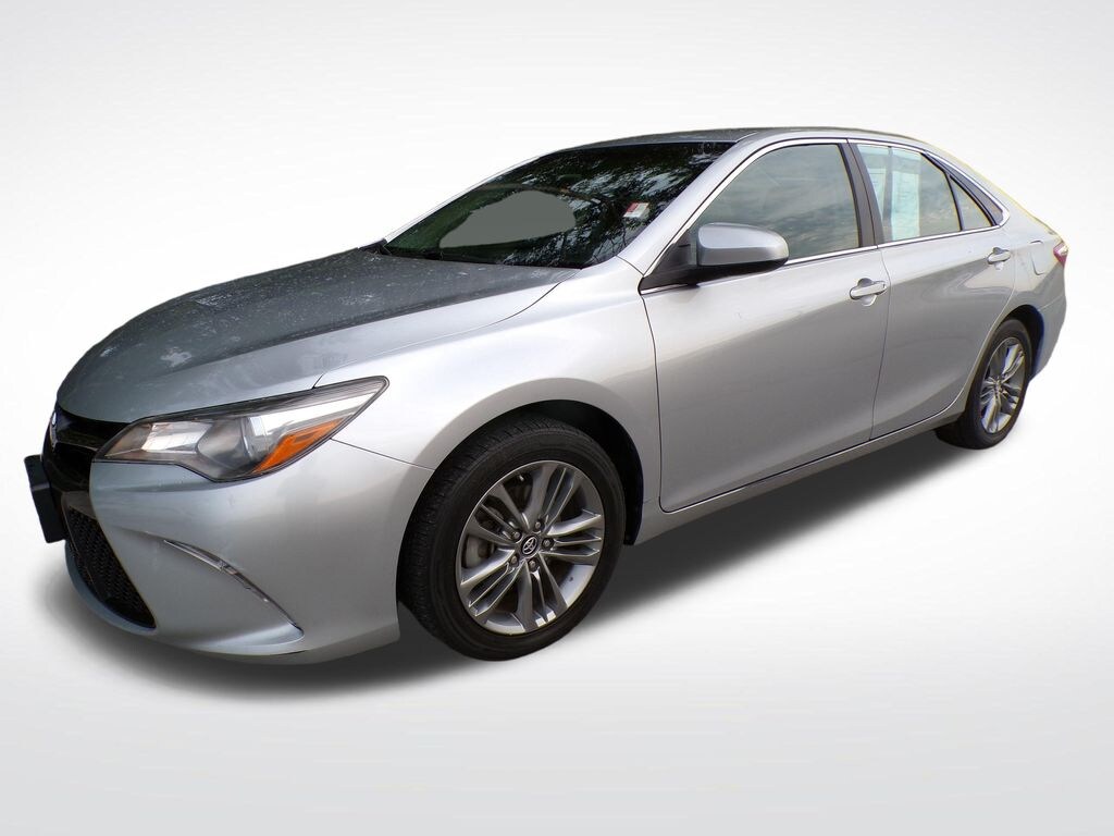 Used 2017 Toyota Camry SE Sedan