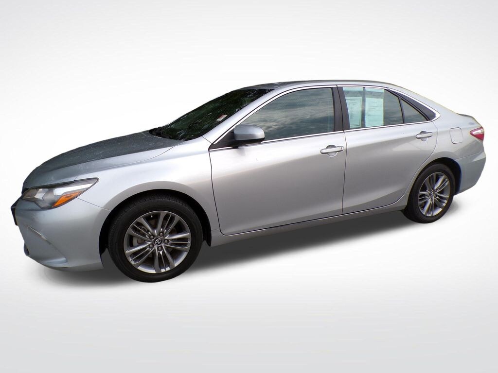 Used 2017 Toyota Camry SE Sedan