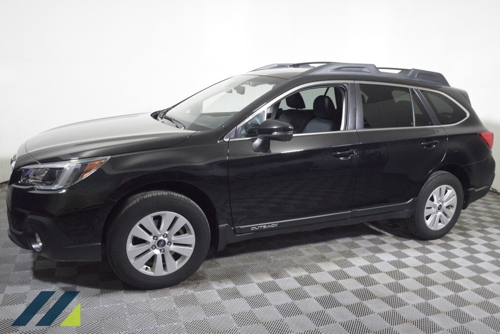 Used 2018 Subaru Outback Premium with VIN 4S4BSAFC7J3208091 for sale in Brooklyn Park, Minnesota
