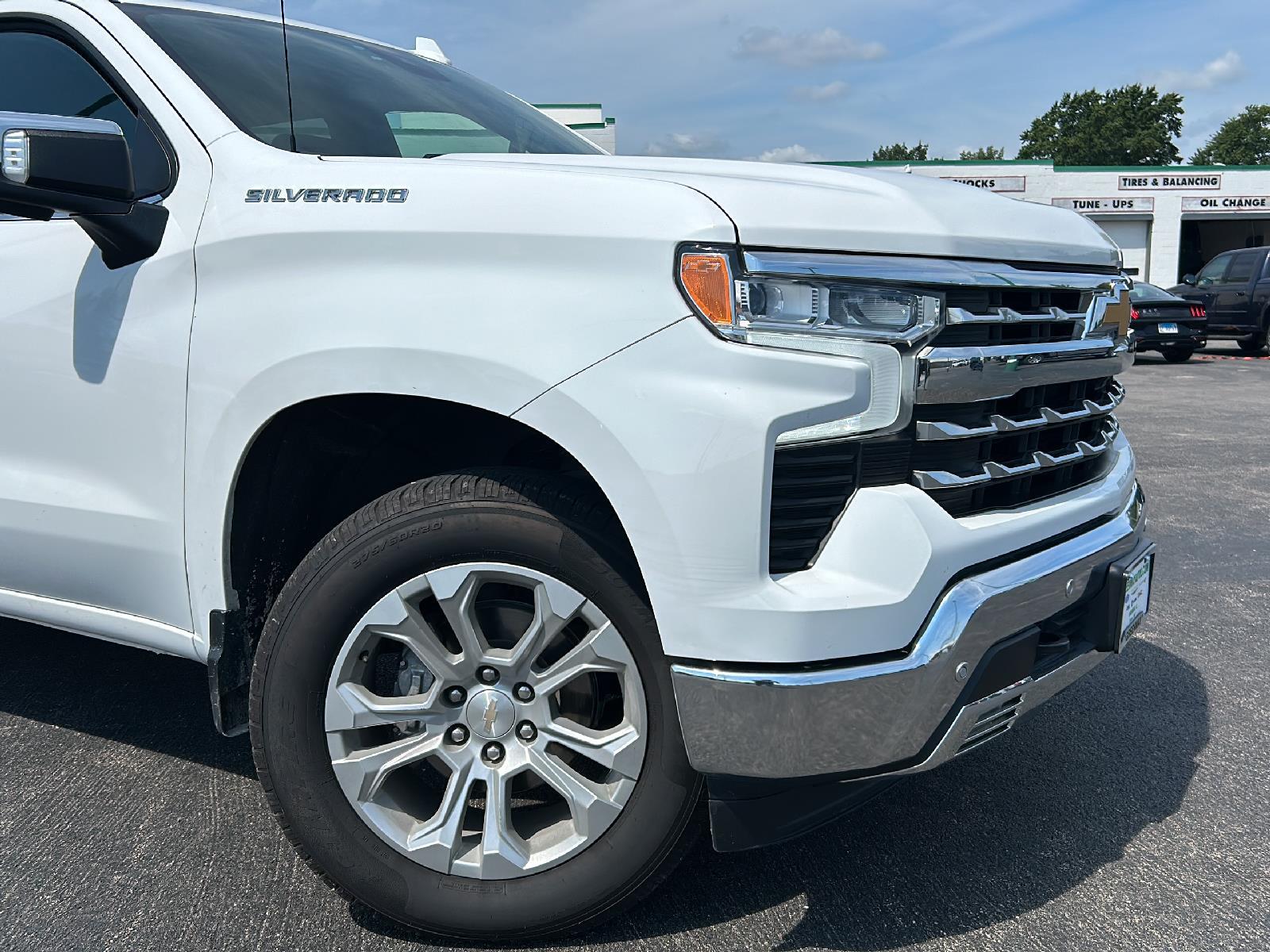 Used 2023 Chevrolet Silverado 1500 LTZ with VIN 2GCUDGED8P1106348 for sale in Morris, IL