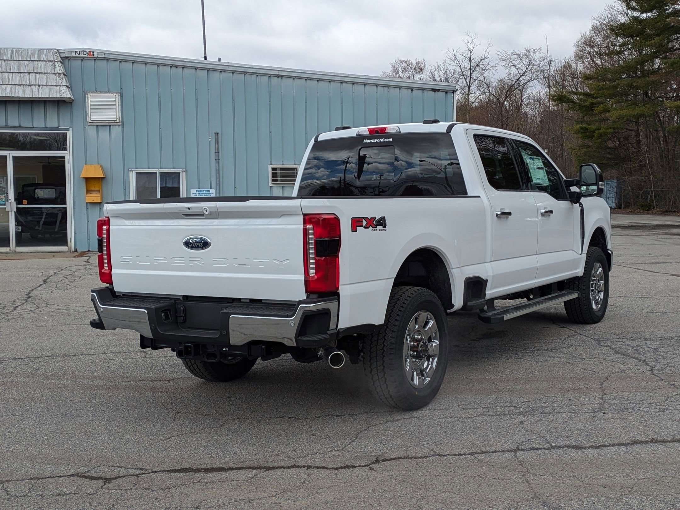 2025 Ford F-350 Lariat photo 3