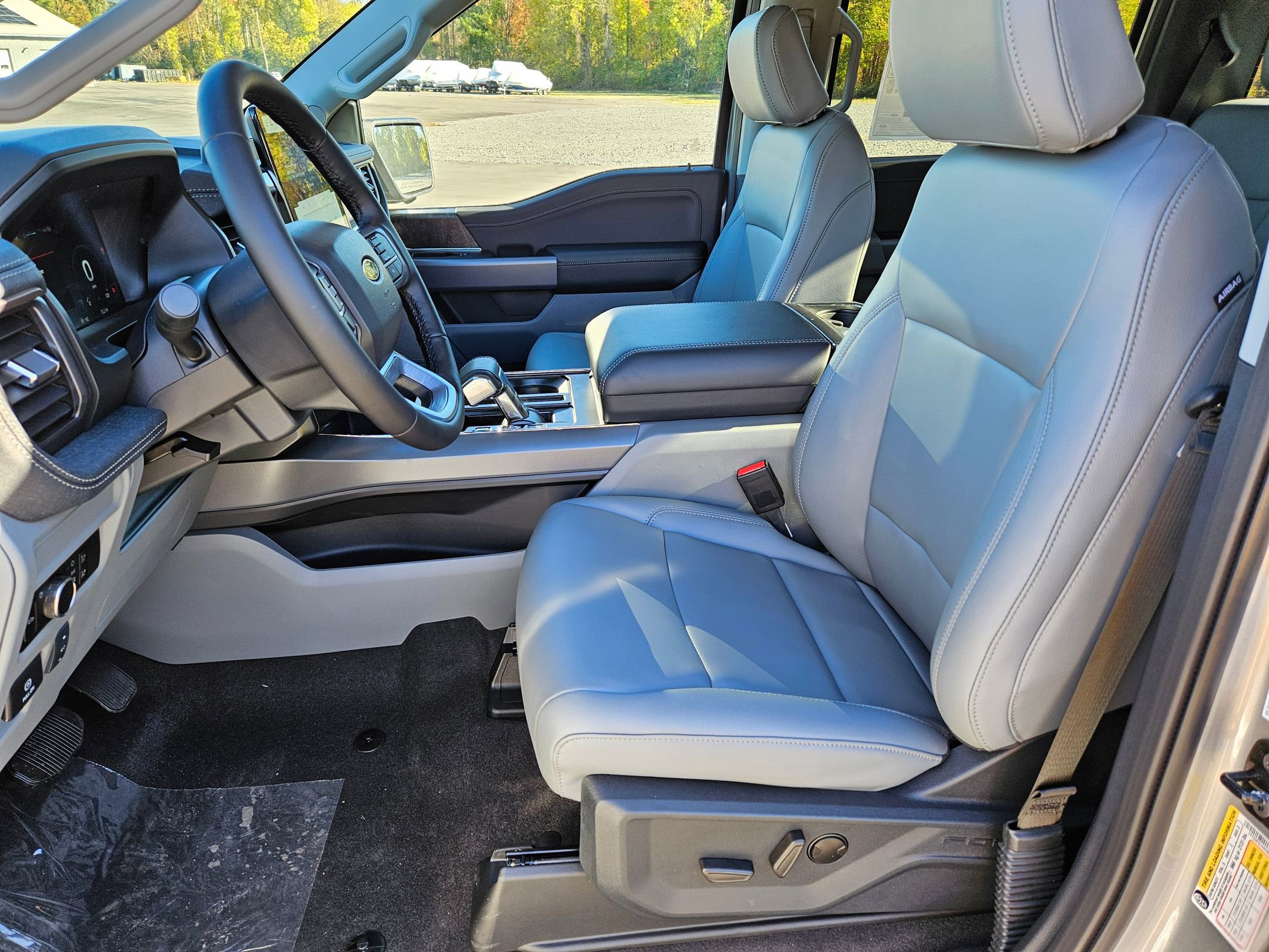 2025 Ford F-150 Lightning photo 4