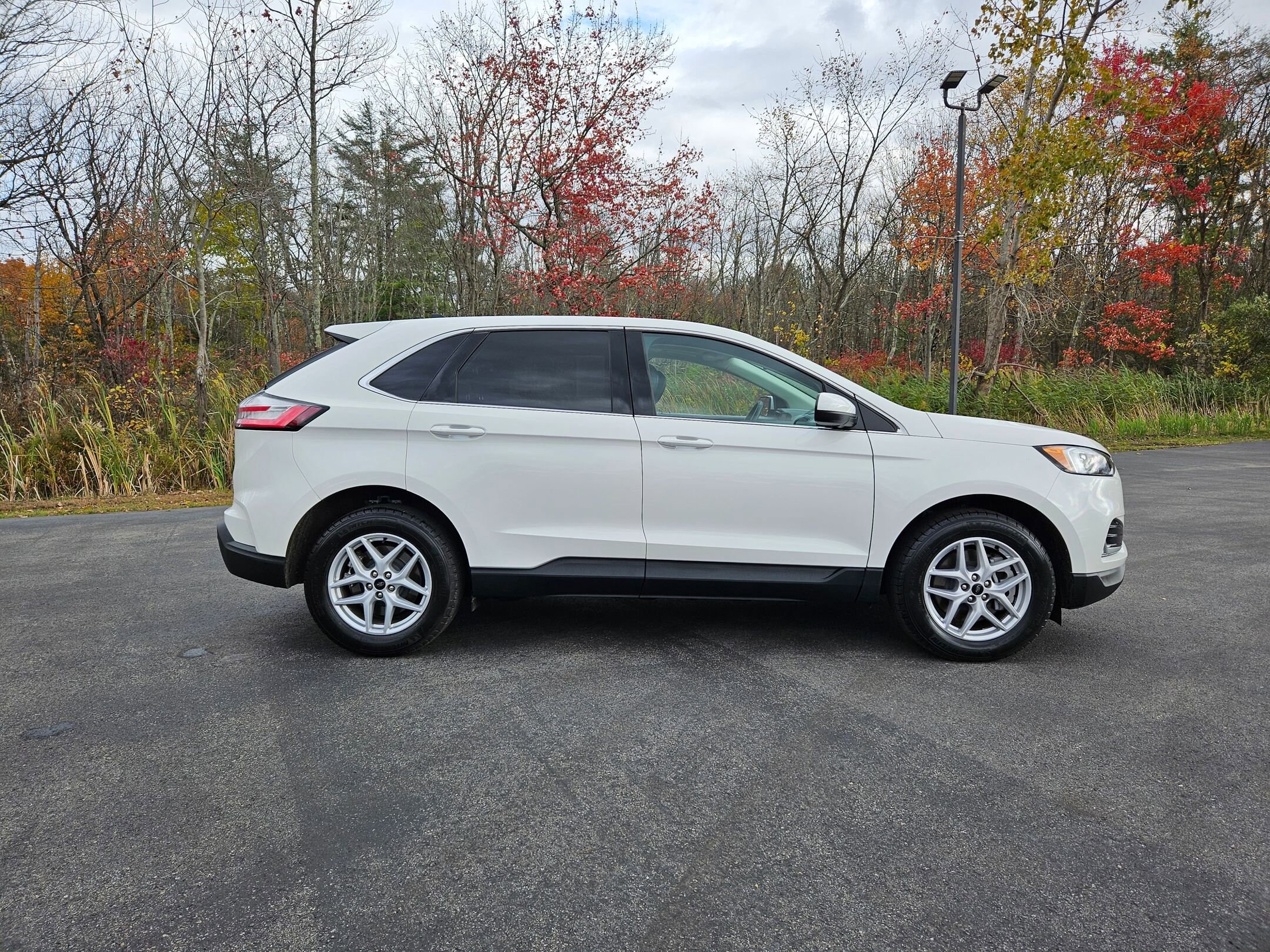 2023 Ford Edge SEL photo 2