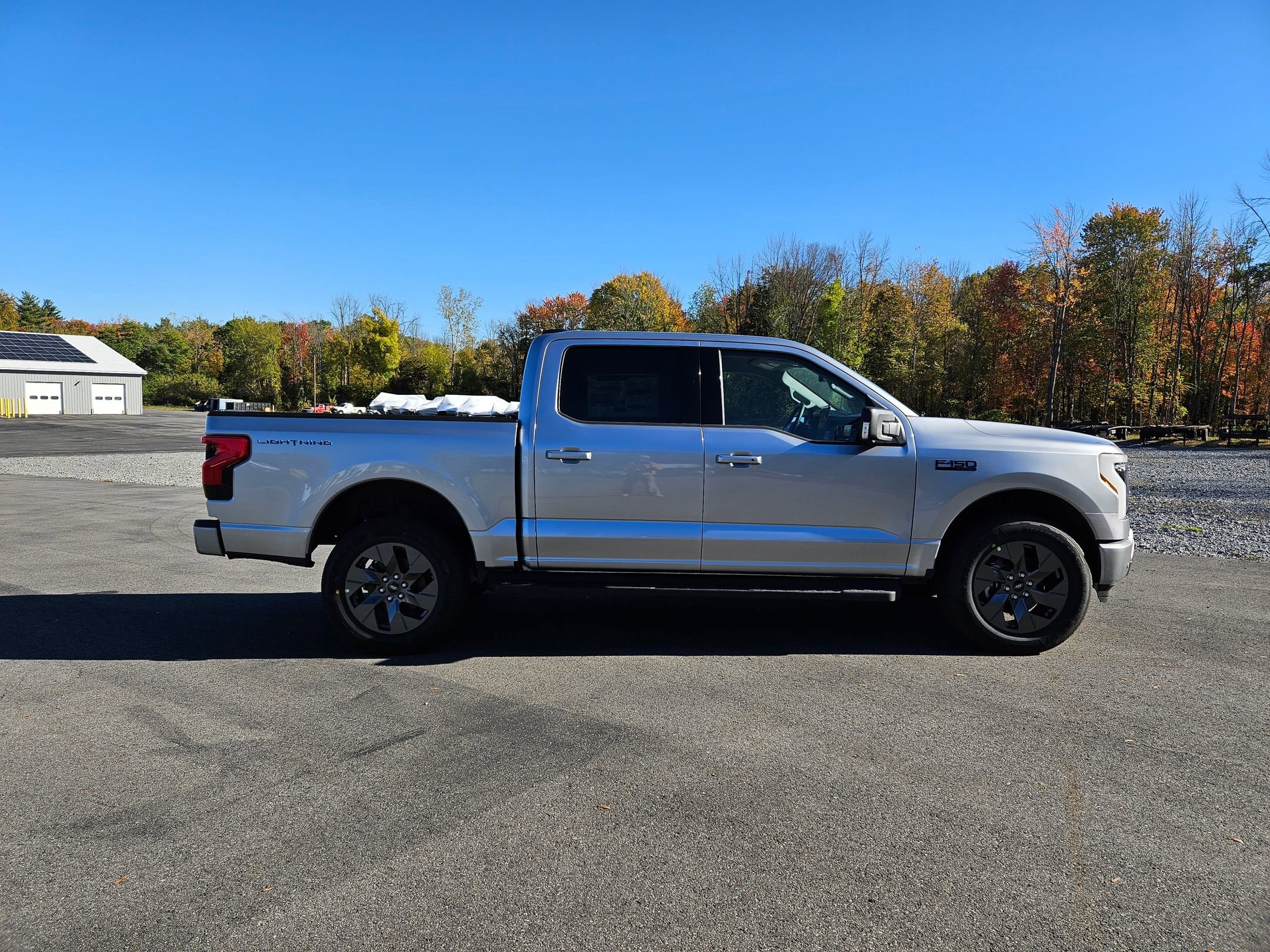 2025 Ford F-150 Lightning Flash - Photo 2