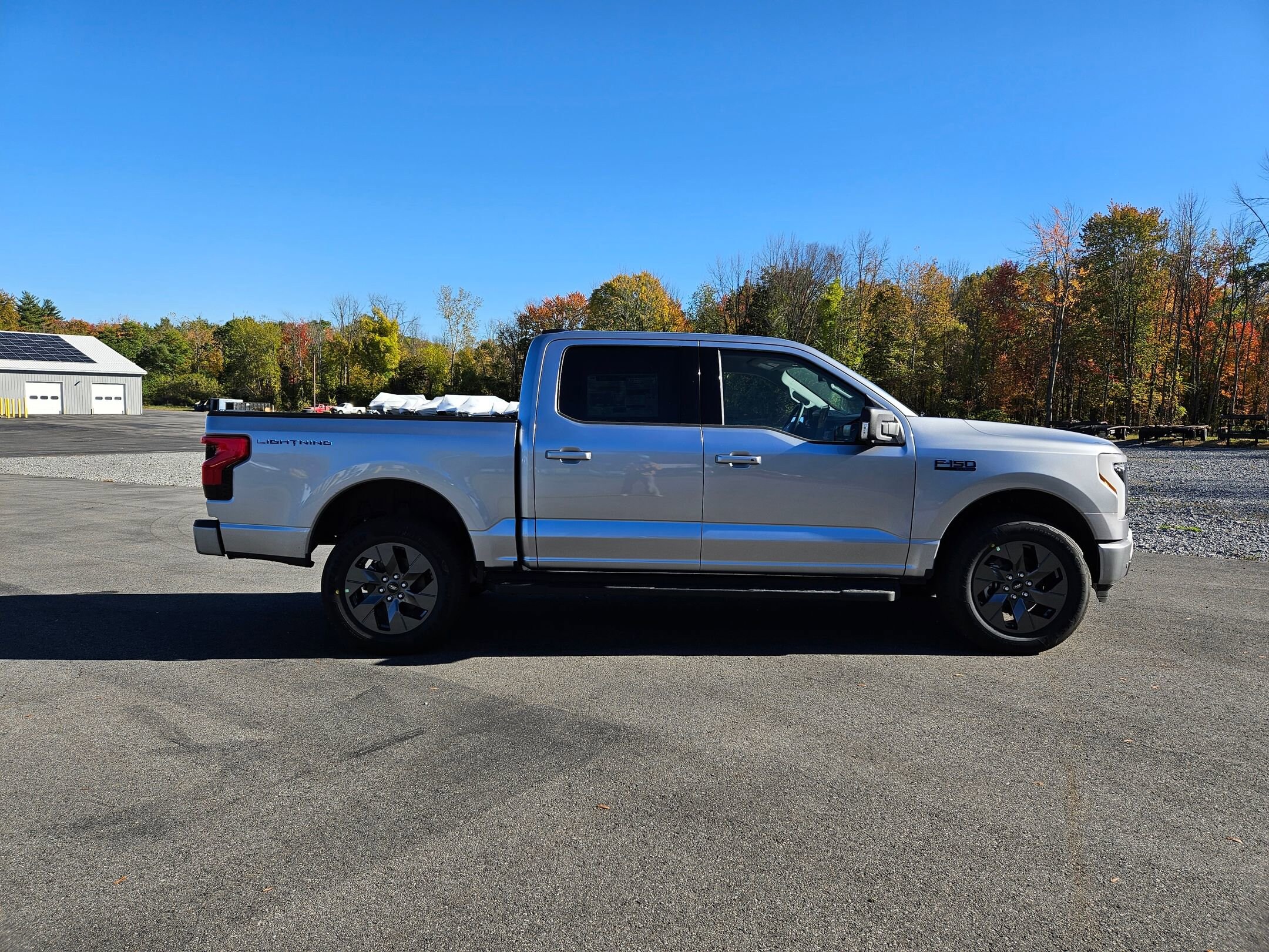 2025 Ford F-150 Lightning photo 2