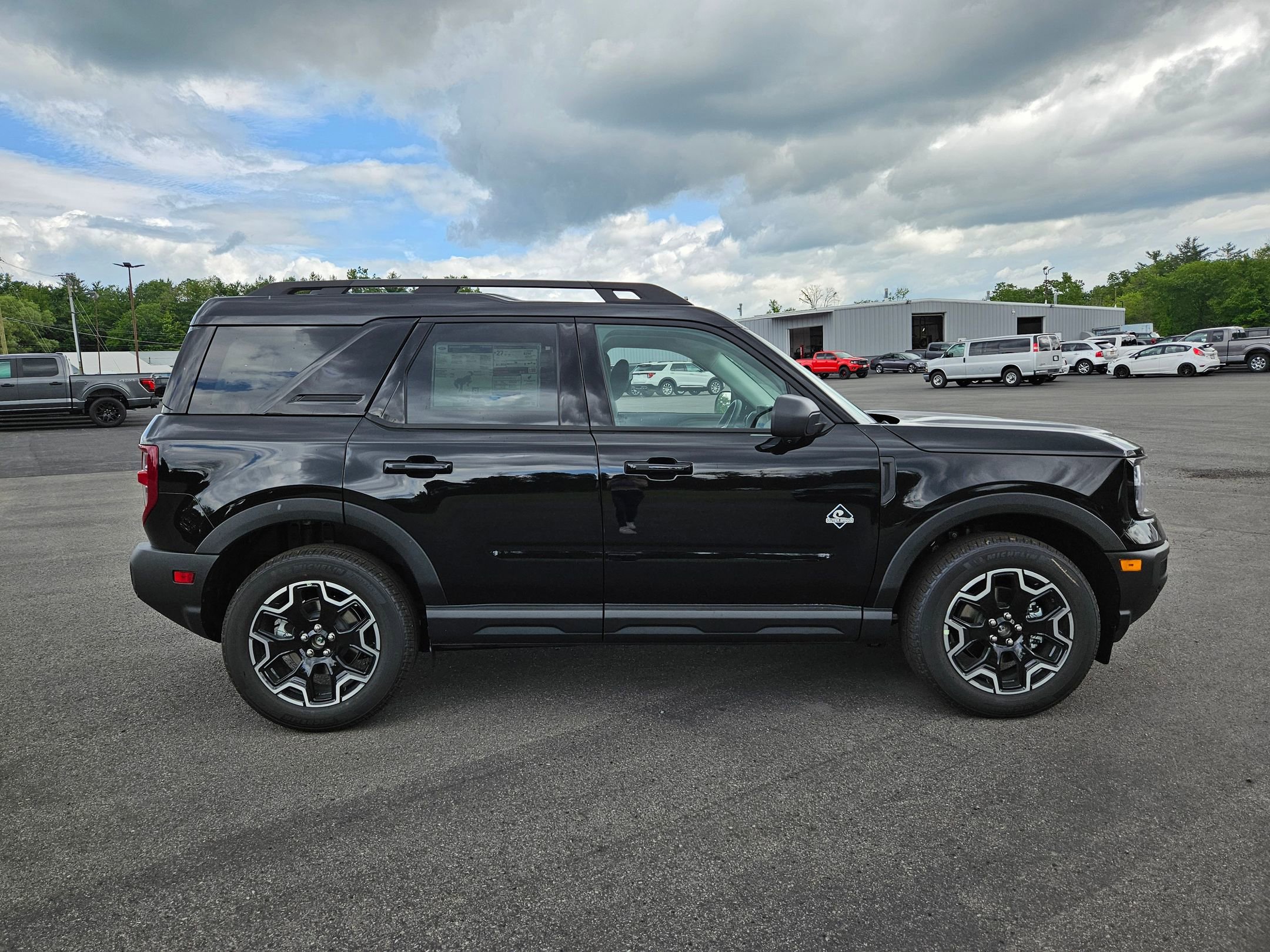 2025 Ford Bronco Sport Outer Banks photo 2