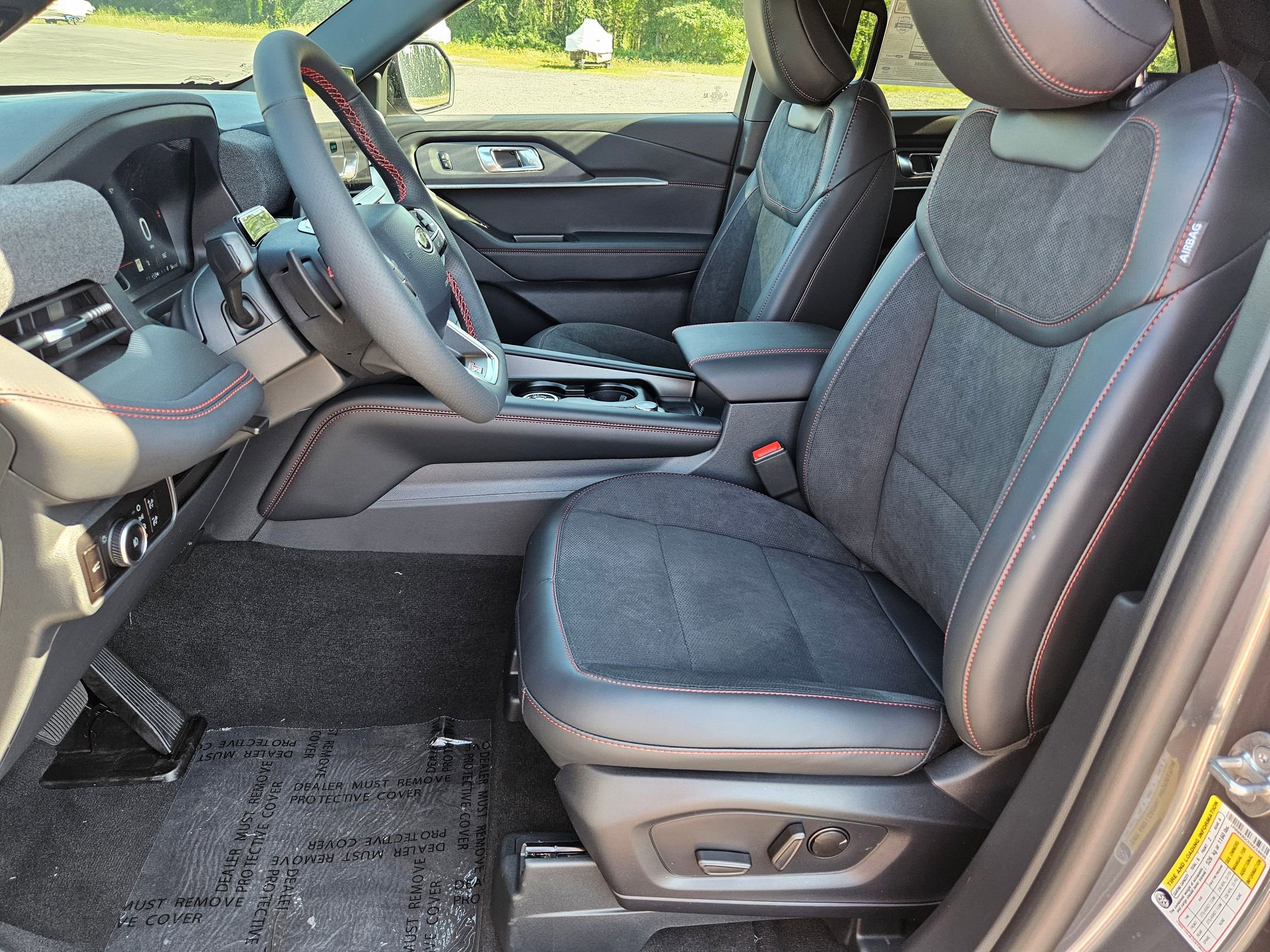 2025 Ford Explorer ST photo 3