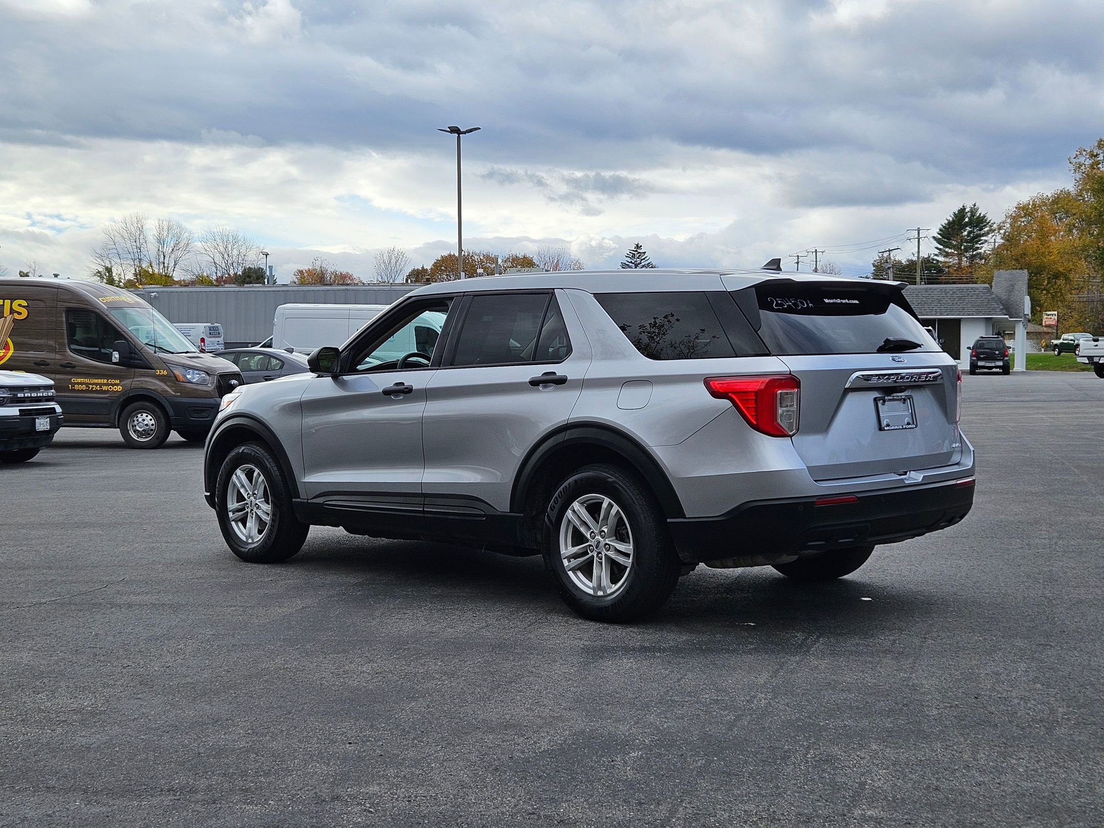 2022 Ford Explorer Base photo 2