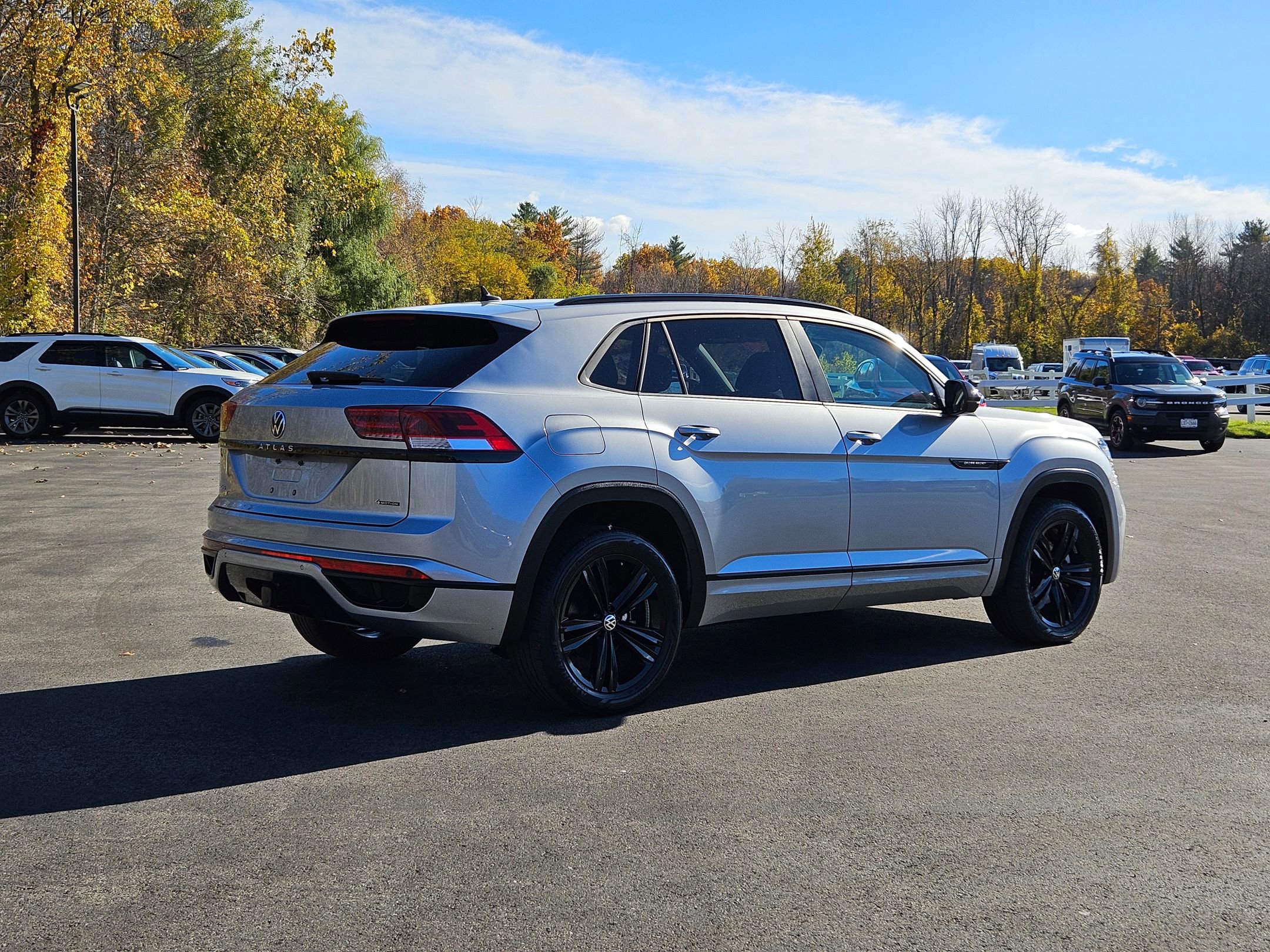 2023 Volkswagen Atlas Cross Sport V6 SEL photo 2