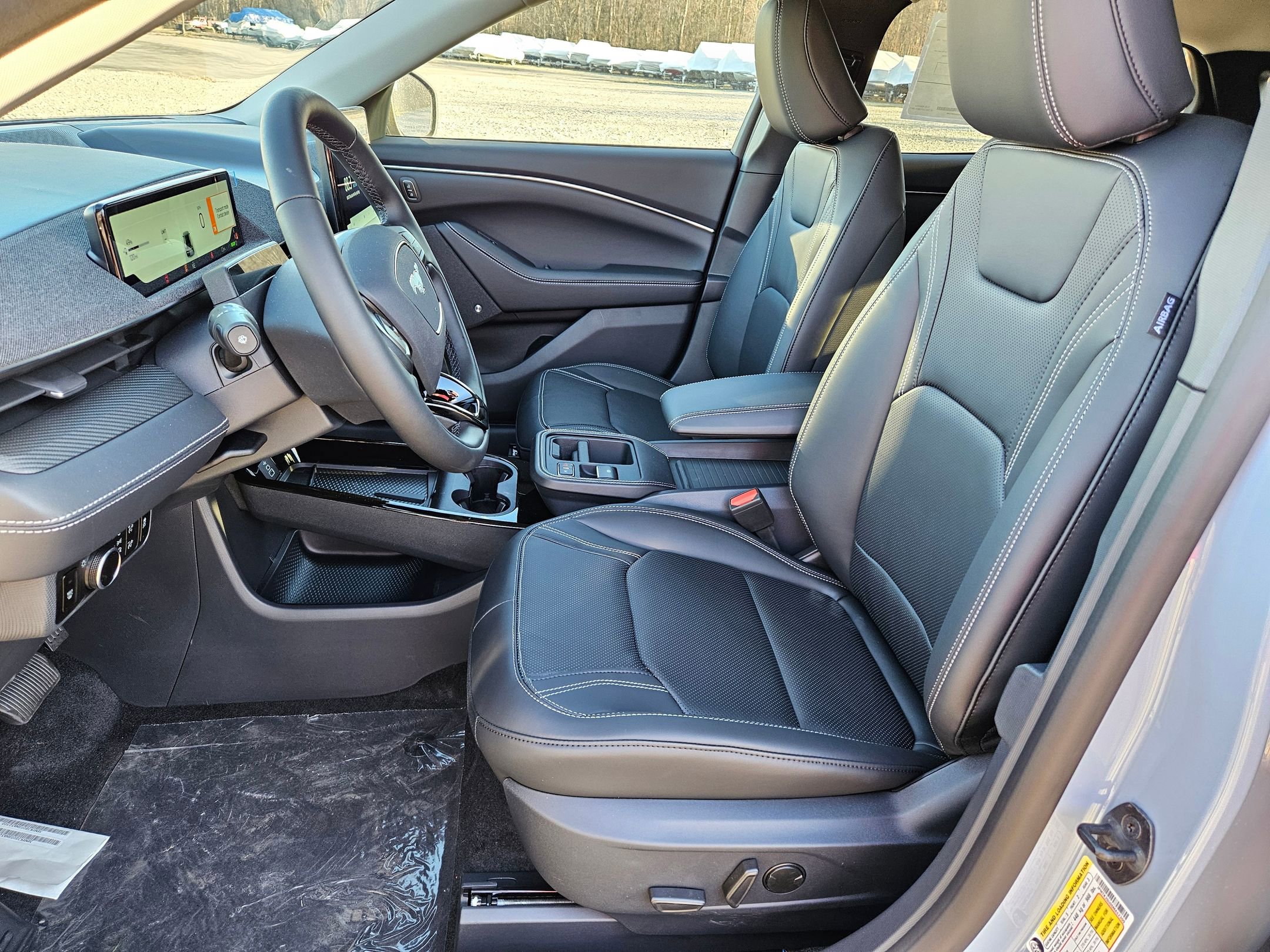 2025 Ford Mustang Mach-E Premium photo 4