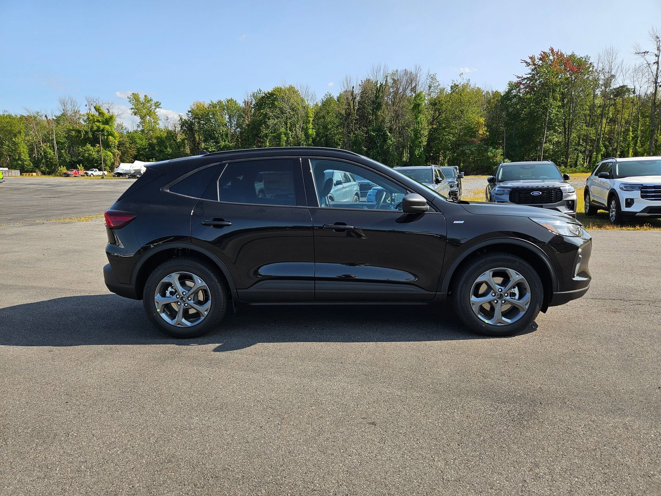 2025 Ford Escape ST-Line photo 2
