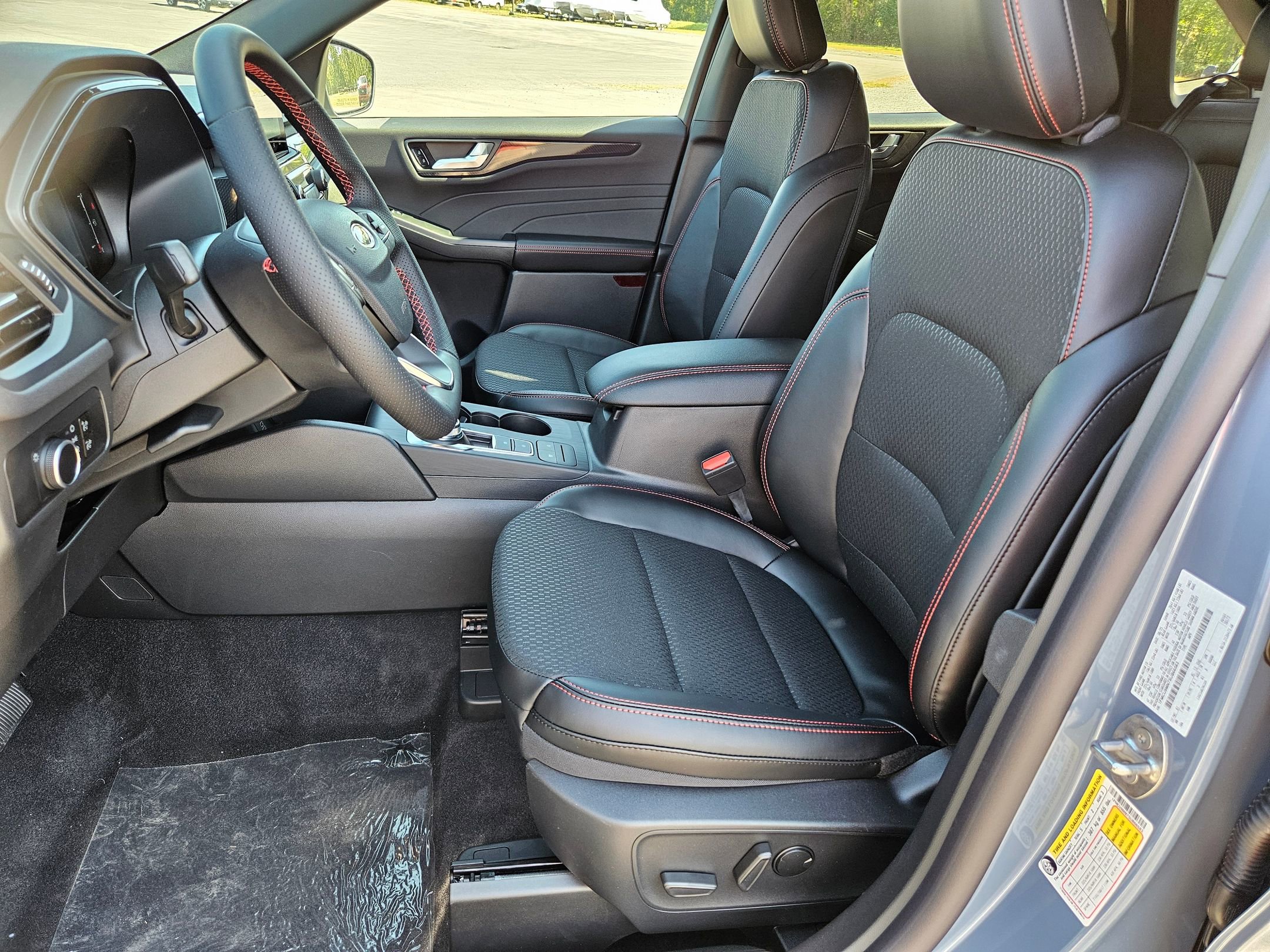 2025 Ford Escape ST-Line photo 3