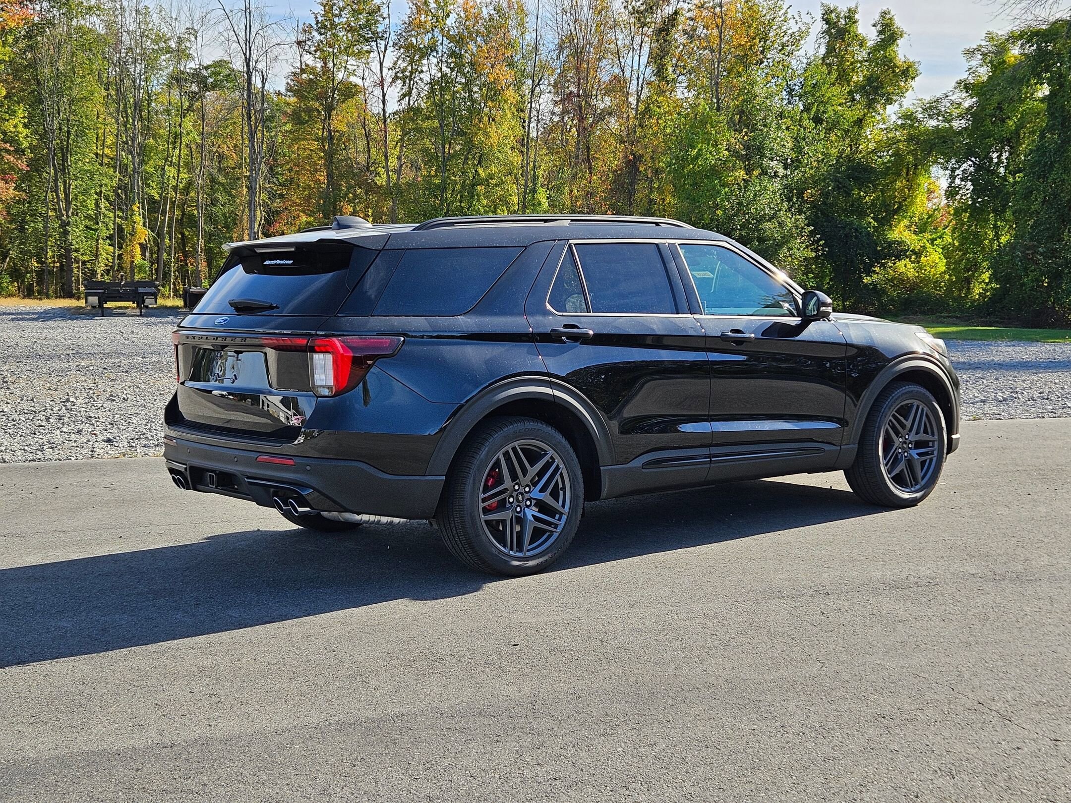 2025 Ford Explorer ST photo 2