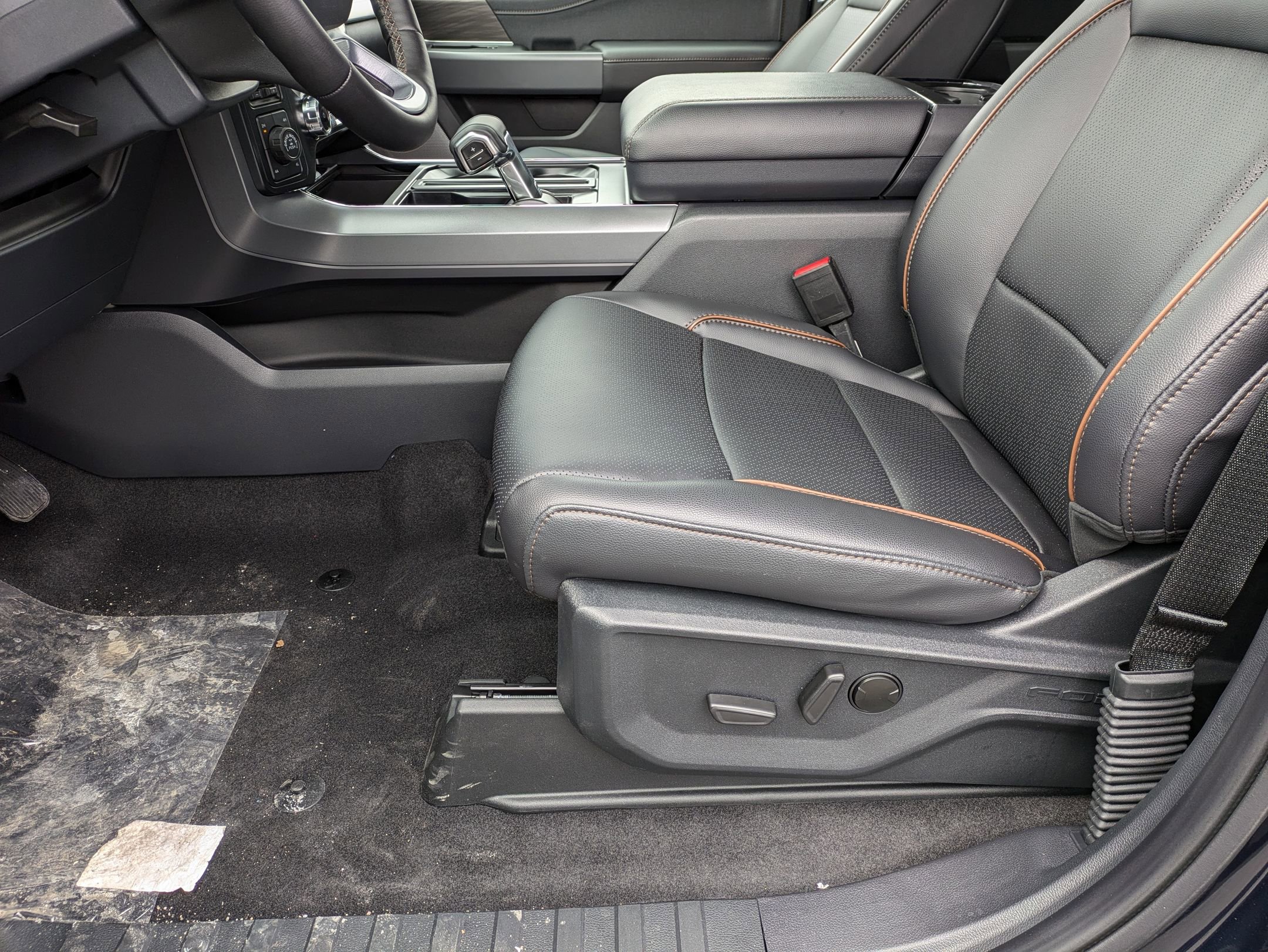 2025 Ford F-150 Lariat photo 4
