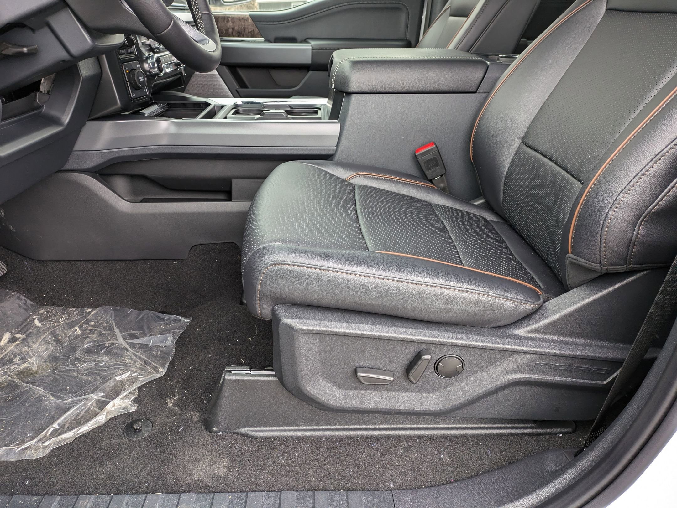 2025 Ford F-350 Lariat photo 4