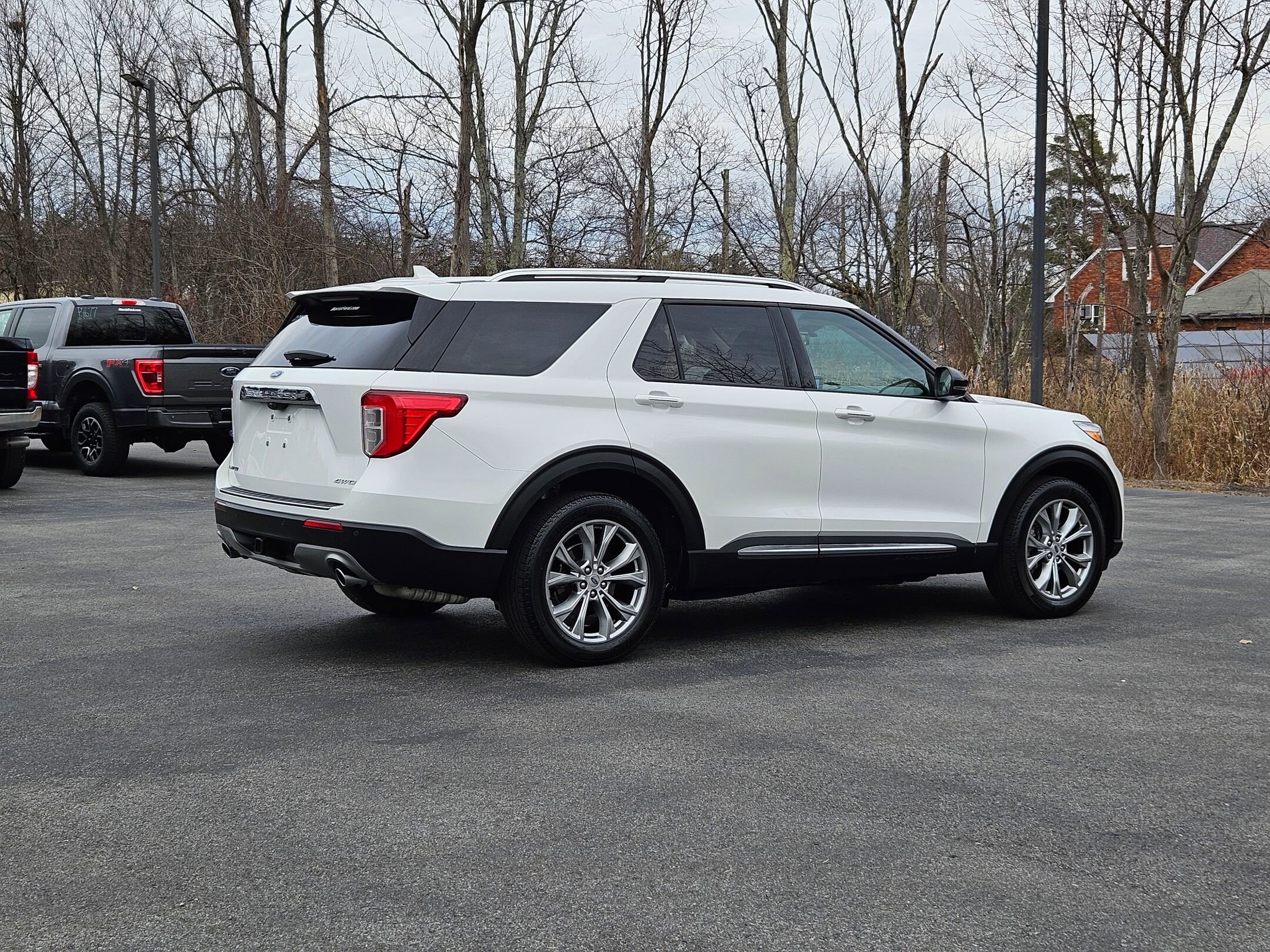 2023 Ford Explorer Limited photo 2