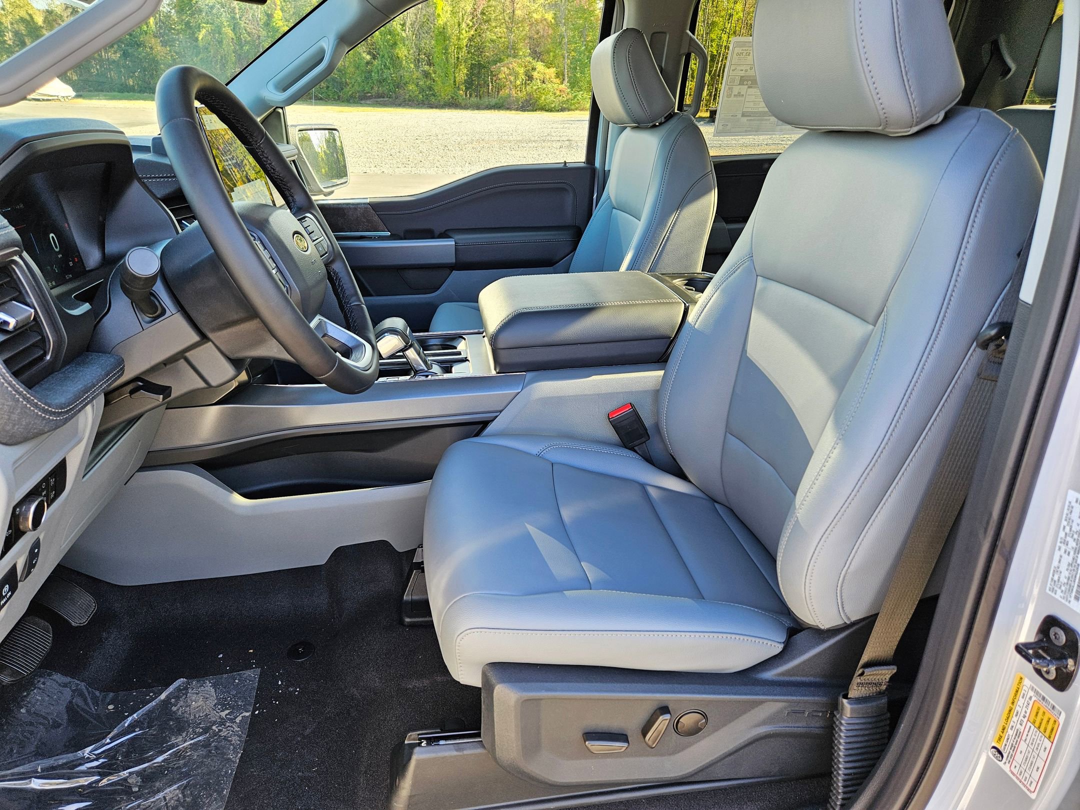 2025 Ford F-150 Lightning photo 3