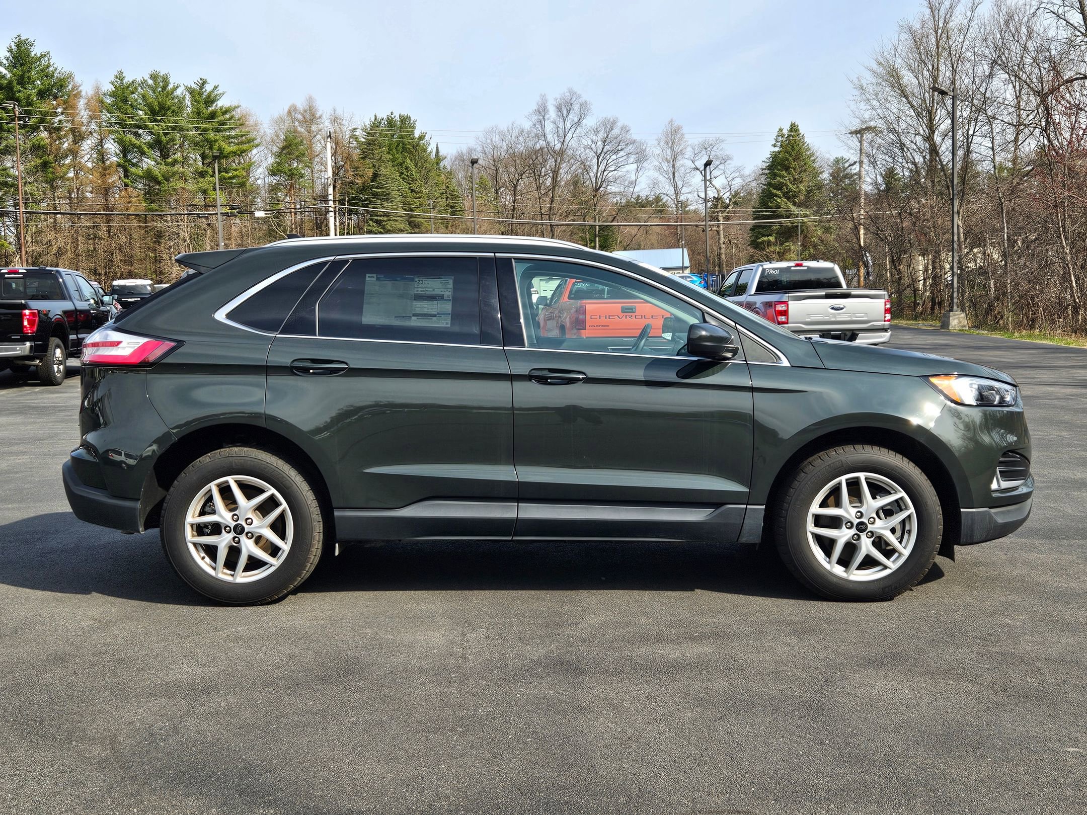2023 Ford Edge SEL photo 2