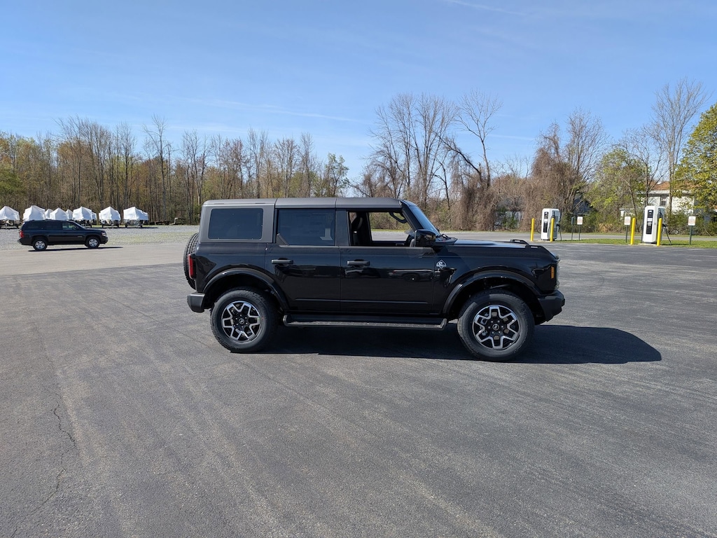 New 2026 Ford Bronco Outer Banks SUV