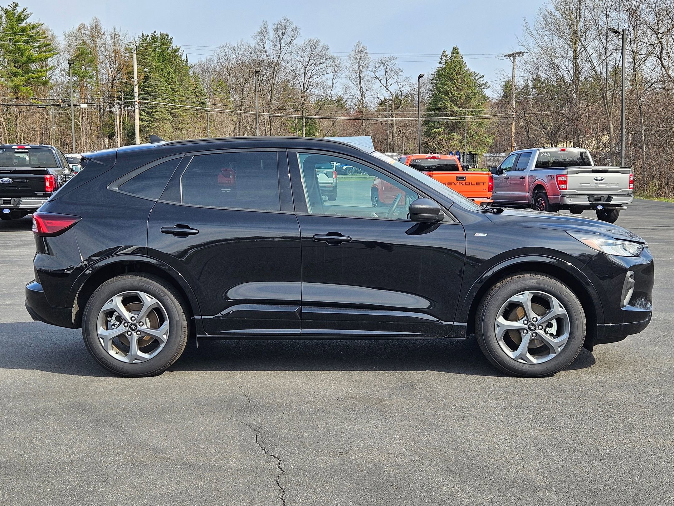 2023 Ford Escape ST-Line photo 2