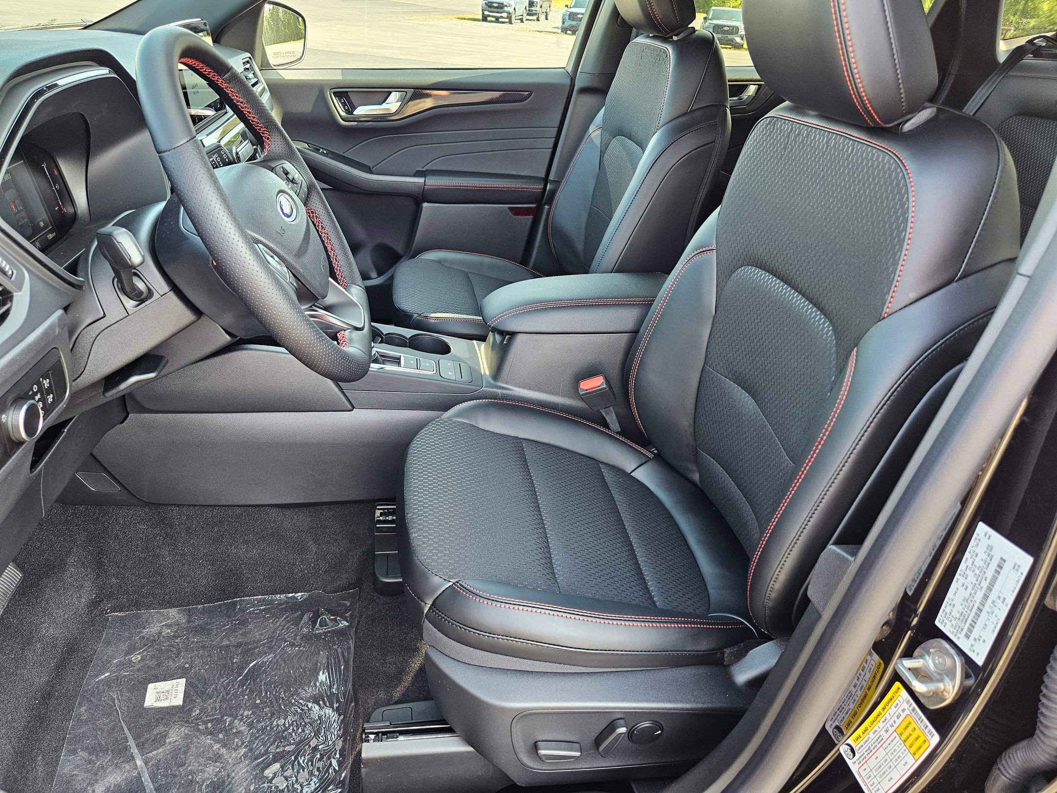 2025 Ford Escape ST-Line photo 4