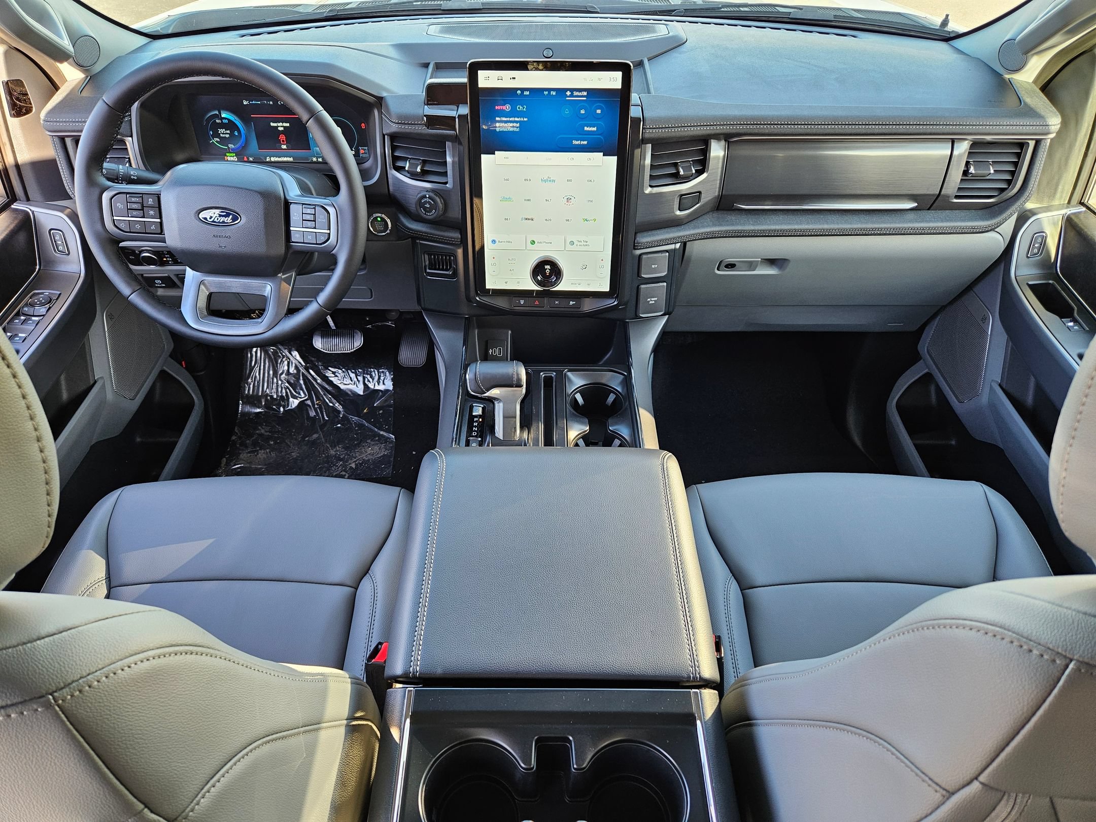 2025 Ford F-150 Lightning Flash - Photo 6